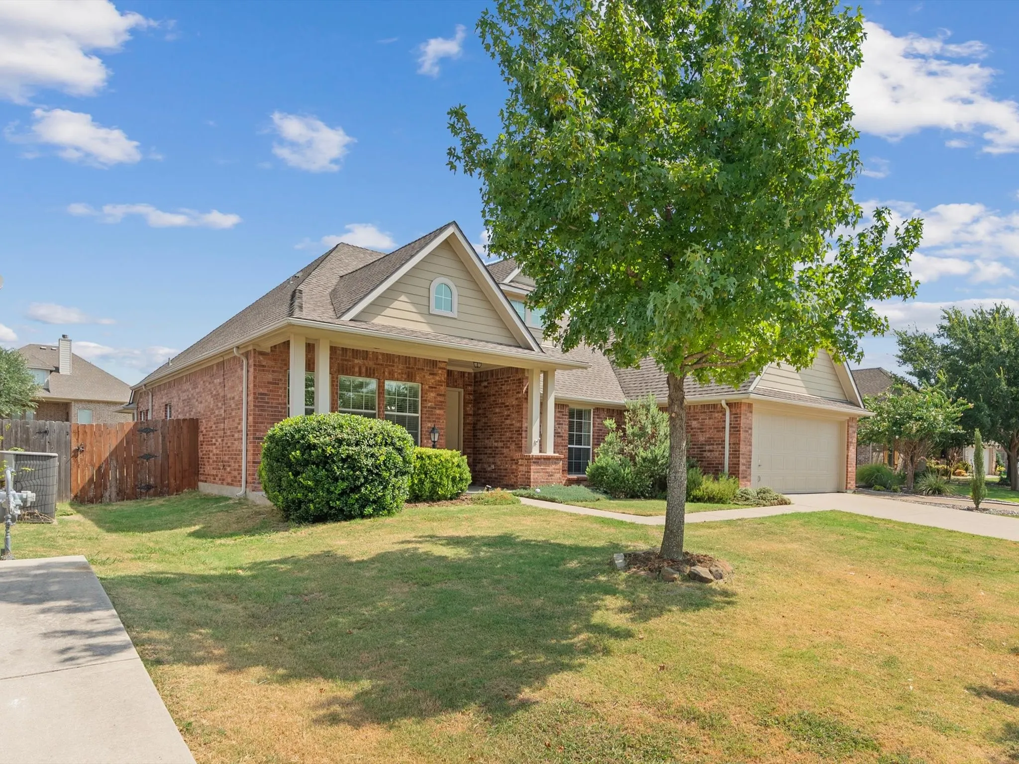 Single Family Residence For Sale in Collin County , 1352 Bateman Lane, Celina, Texas 75009, 4 Bedroom, 2 Bathroom, 2 Garage spaces, 2,300 Sqft, built in 2007, mls#21352472, Real Estate Agent in Celina, Homes For Sale in Collin county, Homes For Sale in Celina, Realtor in Celina Texas, Real Estate Brokerage Independent Realty Texas, Luminita Cordes Realtor