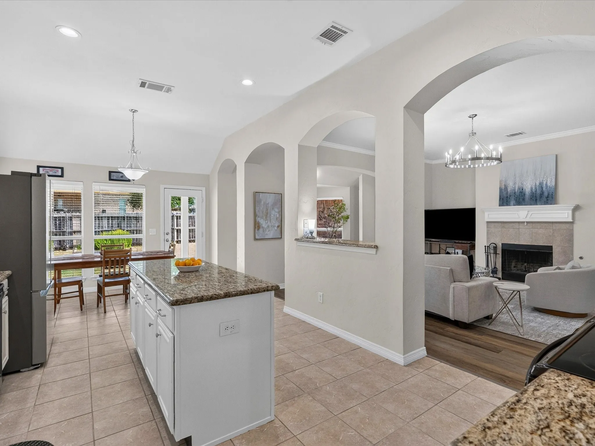 Single Family Residence For Sale in Collin County , 1352 Bateman Lane, Celina, Texas 75009, 4 Bedroom, 2 Bathroom, 2 Garage spaces, 2,300 Sqft, built in 2007, mls#21352472, Real Estate Agent in Celina, Homes For Sale in Collin county, Homes For Sale in Celina, Realtor in Celina Texas, Real Estate Brokerage Independent Realty Texas, Luminita Cordes Realtor