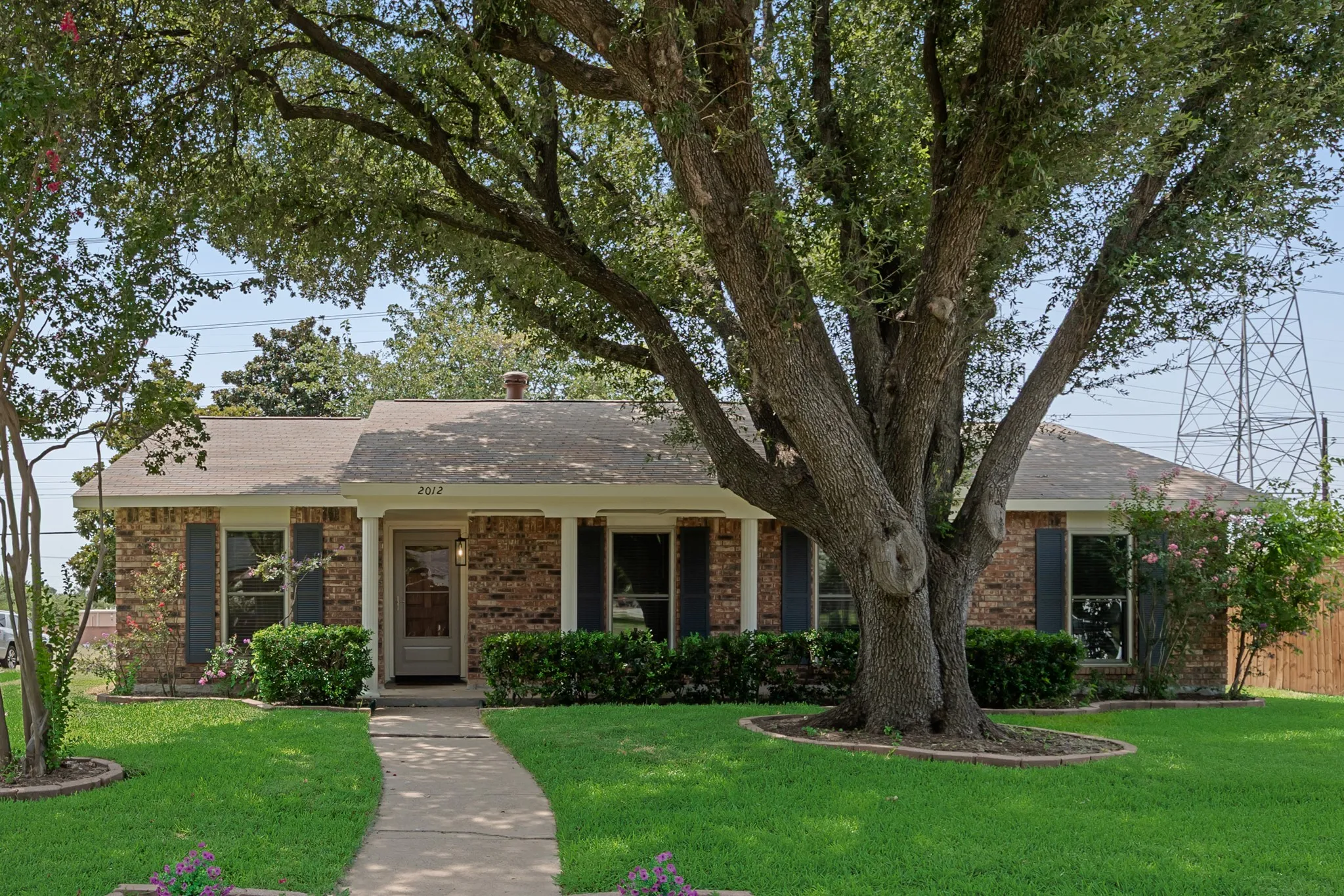Single Family Residence For Sale in Collin County , 2012 Apple Valley Road, Plano, Texas 75023, 4 Bedroom, 2 Bathroom, 2 Garage spaces, 1,783 Sqft, built in 1976, mls#21351971, Real Estate Agent in Plano, Homes For Sale in Collin county, Homes For Sale in Plano, Realtor in Plano Texas, Real Estate Brokerage Independent Realty Texas, Luminita Cordes Realtor