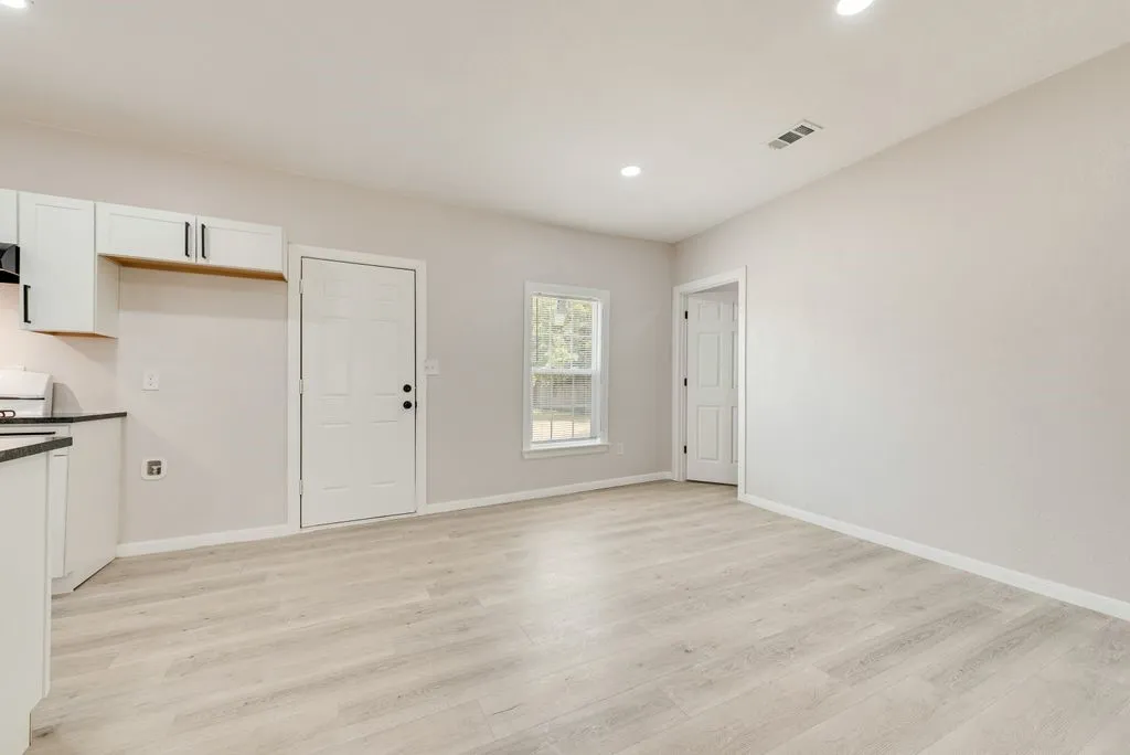 Single Family Residence For Sale in Hunt County , 2203 Wesley Street, Greenville, Texas 75401, 3 Bedroom, 2 Bathroom, Garage spaces, 1,225 Sqft, built in 1970, mls#21352314, Real Estate Agent in Greenville, Homes For Sale in Hunt county, Homes For Sale in Greenville, Realtor in Greenville Texas, Real Estate Brokerage Independent Realty Texas, Luminita Cordes Realtor