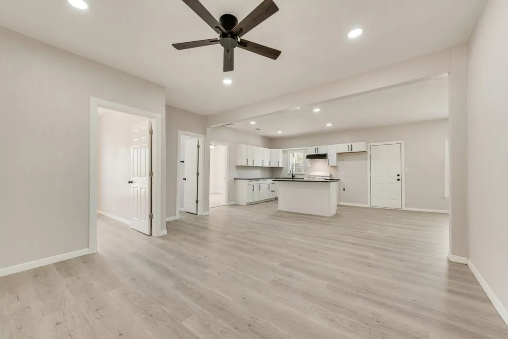 Single Family Residence For Sale in Hunt County , 2203 Wesley Street, Greenville, Texas 75401, 3 Bedroom, 2 Bathroom, Garage spaces, 1,225 Sqft, built in 1970, mls#21352314, Real Estate Agent in Greenville, Homes For Sale in Hunt county, Homes For Sale in Greenville, Realtor in Greenville Texas, Real Estate Brokerage Independent Realty Texas, Luminita Cordes Realtor