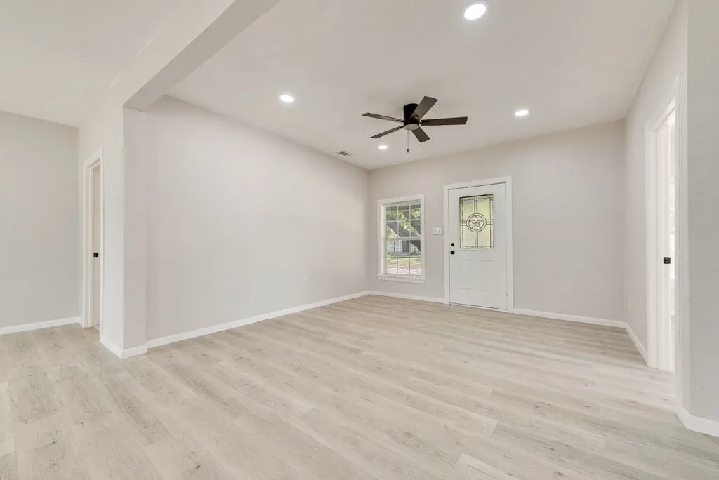 Single Family Residence For Sale in Hunt County , 2203 Wesley Street, Greenville, Texas 75401, 3 Bedroom, 2 Bathroom, Garage spaces, 1,225 Sqft, built in 1970, mls#21352314, Real Estate Agent in Greenville, Homes For Sale in Hunt county, Homes For Sale in Greenville, Realtor in Greenville Texas, Real Estate Brokerage Independent Realty Texas, Luminita Cordes Realtor