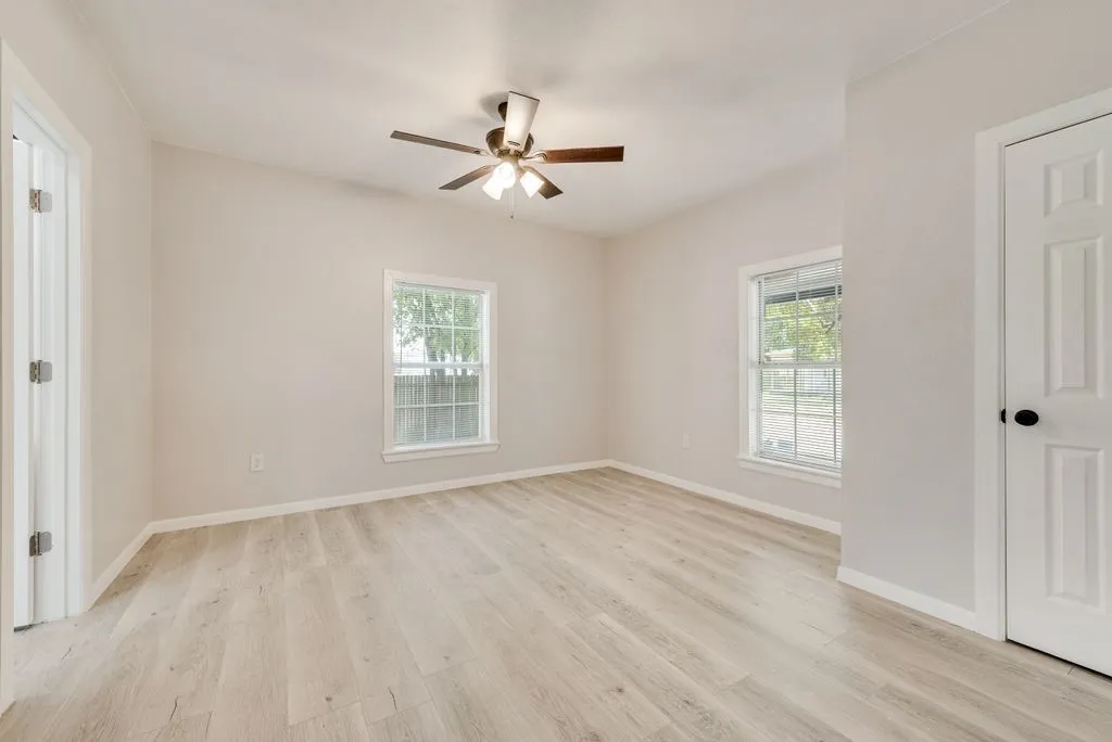 Single Family Residence For Sale in Hunt County , 2203 Wesley Street, Greenville, Texas 75401, 3 Bedroom, 2 Bathroom, Garage spaces, 1,225 Sqft, built in 1970, mls#21352314, Real Estate Agent in Greenville, Homes For Sale in Hunt county, Homes For Sale in Greenville, Realtor in Greenville Texas, Real Estate Brokerage Independent Realty Texas, Luminita Cordes Realtor