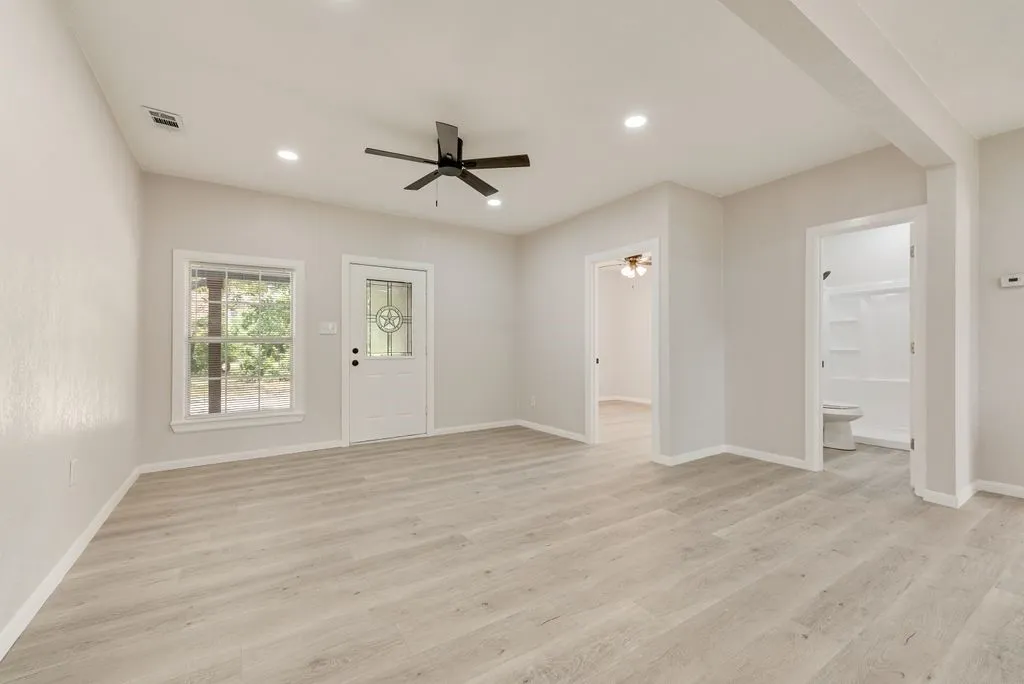 Single Family Residence For Sale in Hunt County , 2203 Wesley Street, Greenville, Texas 75401, 3 Bedroom, 2 Bathroom, Garage spaces, 1,225 Sqft, built in 1970, mls#21352314, Real Estate Agent in Greenville, Homes For Sale in Hunt county, Homes For Sale in Greenville, Realtor in Greenville Texas, Real Estate Brokerage Independent Realty Texas, Luminita Cordes Realtor