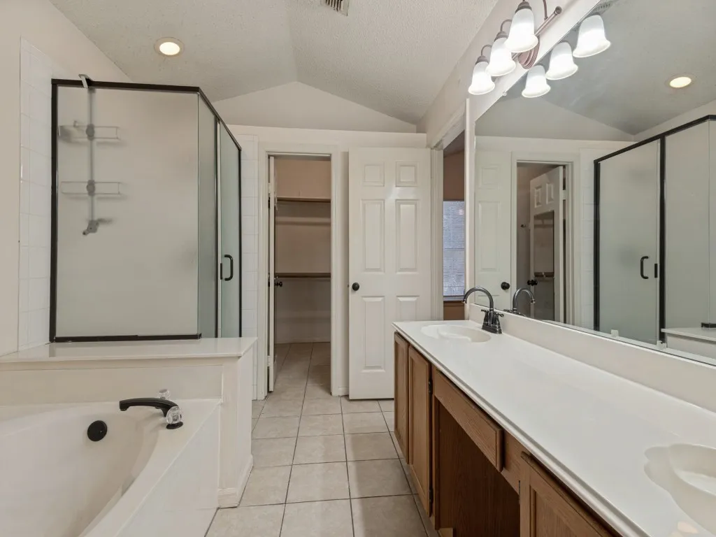 Single Family Residence For Sale in Tarrant County , 606 Berkley Drive, Grapevine, Texas 76051, 4 Bedroom, 3 Bathroom, 2 Garage spaces, 2,574 Sqft, built in 1988, mls#21352485, Real Estate Agent in Grapevine, Homes For Sale in Tarrant county, Homes For Sale in Grapevine, Realtor in Grapevine Texas, Real Estate Brokerage Independent Realty Texas, Luminita Cordes Realtor