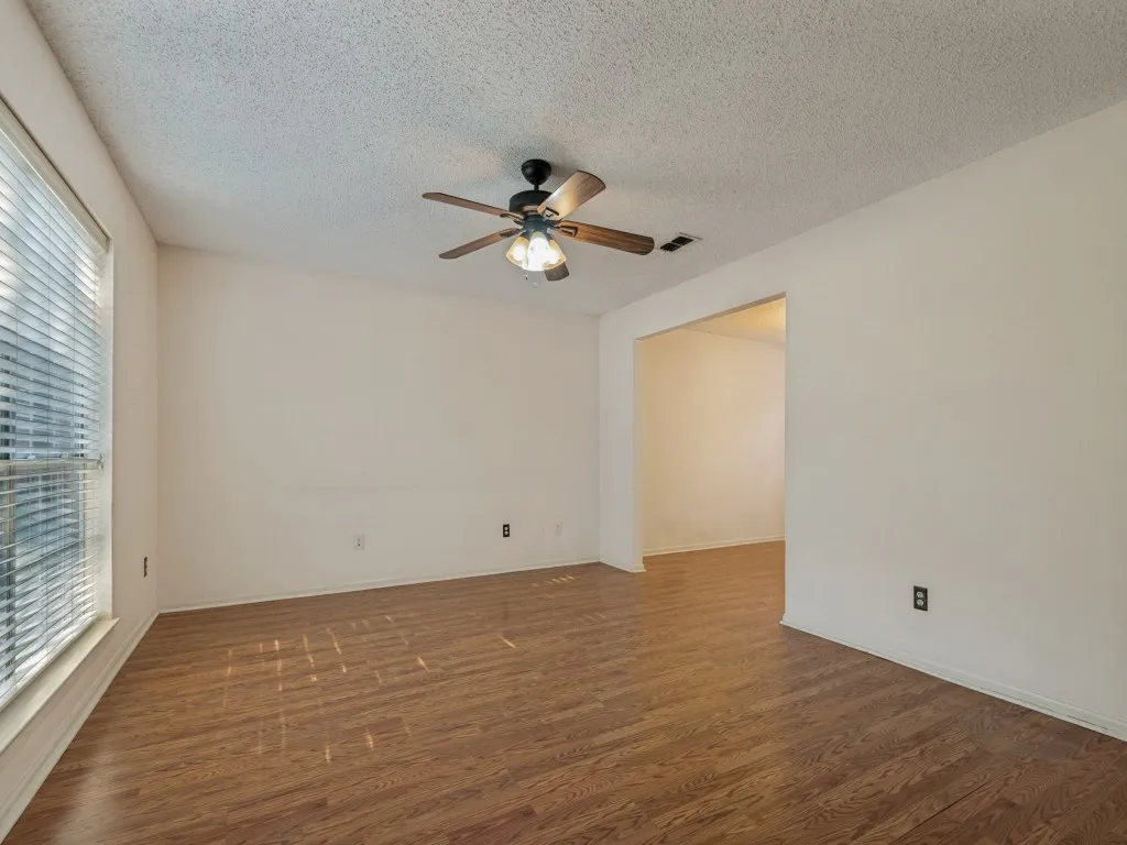 Single Family Residence For Sale in Tarrant County , 606 Berkley Drive, Grapevine, Texas 76051, 4 Bedroom, 3 Bathroom, 2 Garage spaces, 2,574 Sqft, built in 1988, mls#21352485, Real Estate Agent in Grapevine, Homes For Sale in Tarrant county, Homes For Sale in Grapevine, Realtor in Grapevine Texas, Real Estate Brokerage Independent Realty Texas, Luminita Cordes Realtor