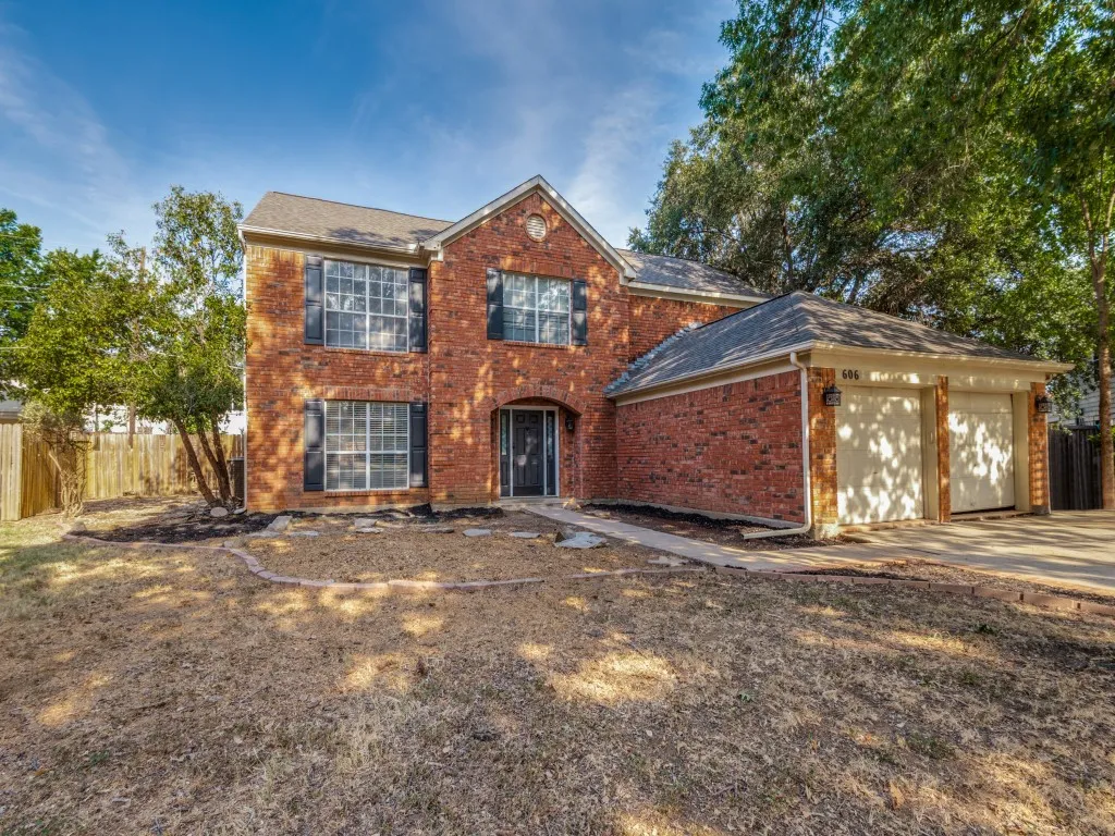 Single Family Residence For Sale in Tarrant County , 606 Berkley Drive, Grapevine, Texas 76051, 4 Bedroom, 3 Bathroom, 2 Garage spaces, 2,574 Sqft, built in 1988, mls#21352485, Real Estate Agent in Grapevine, Homes For Sale in Tarrant county, Homes For Sale in Grapevine, Realtor in Grapevine Texas, Real Estate Brokerage Independent Realty Texas, Luminita Cordes Realtor