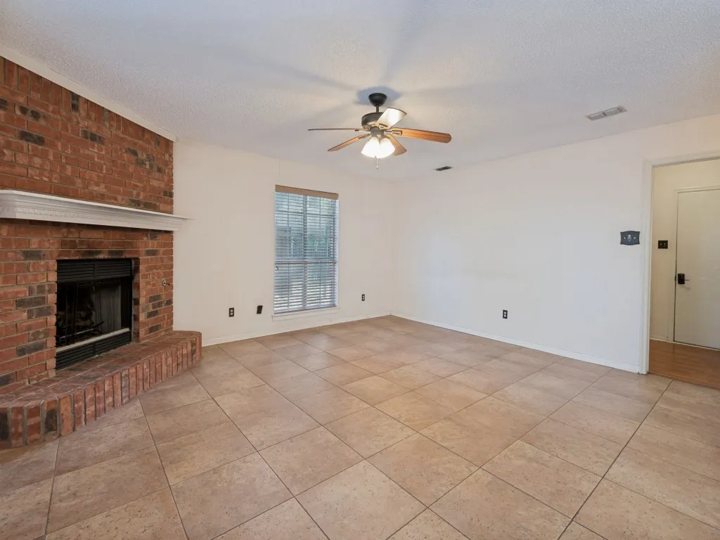 Single Family Residence For Sale in Tarrant County , 606 Berkley Drive, Grapevine, Texas 76051, 4 Bedroom, 3 Bathroom, 2 Garage spaces, 2,574 Sqft, built in 1988, mls#21352485, Real Estate Agent in Grapevine, Homes For Sale in Tarrant county, Homes For Sale in Grapevine, Realtor in Grapevine Texas, Real Estate Brokerage Independent Realty Texas, Luminita Cordes Realtor