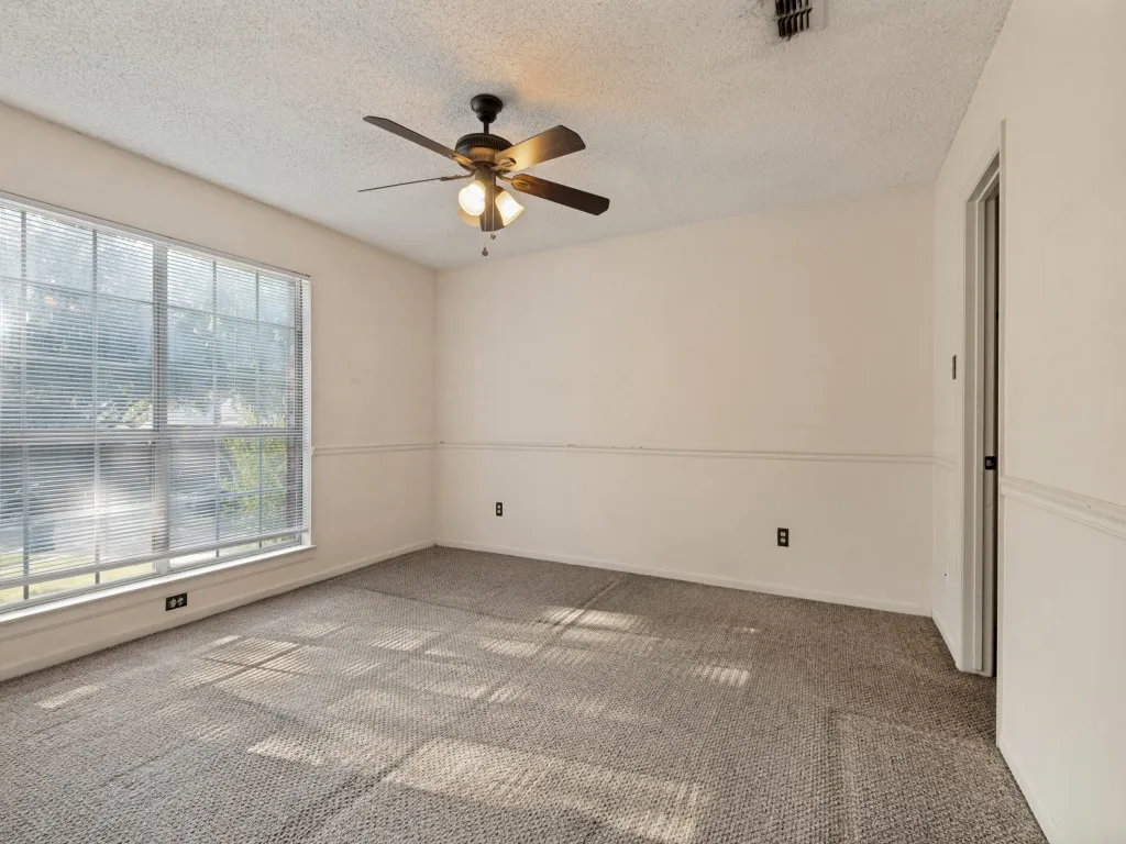Single Family Residence For Sale in Tarrant County , 606 Berkley Drive, Grapevine, Texas 76051, 4 Bedroom, 3 Bathroom, 2 Garage spaces, 2,574 Sqft, built in 1988, mls#21352485, Real Estate Agent in Grapevine, Homes For Sale in Tarrant county, Homes For Sale in Grapevine, Realtor in Grapevine Texas, Real Estate Brokerage Independent Realty Texas, Luminita Cordes Realtor