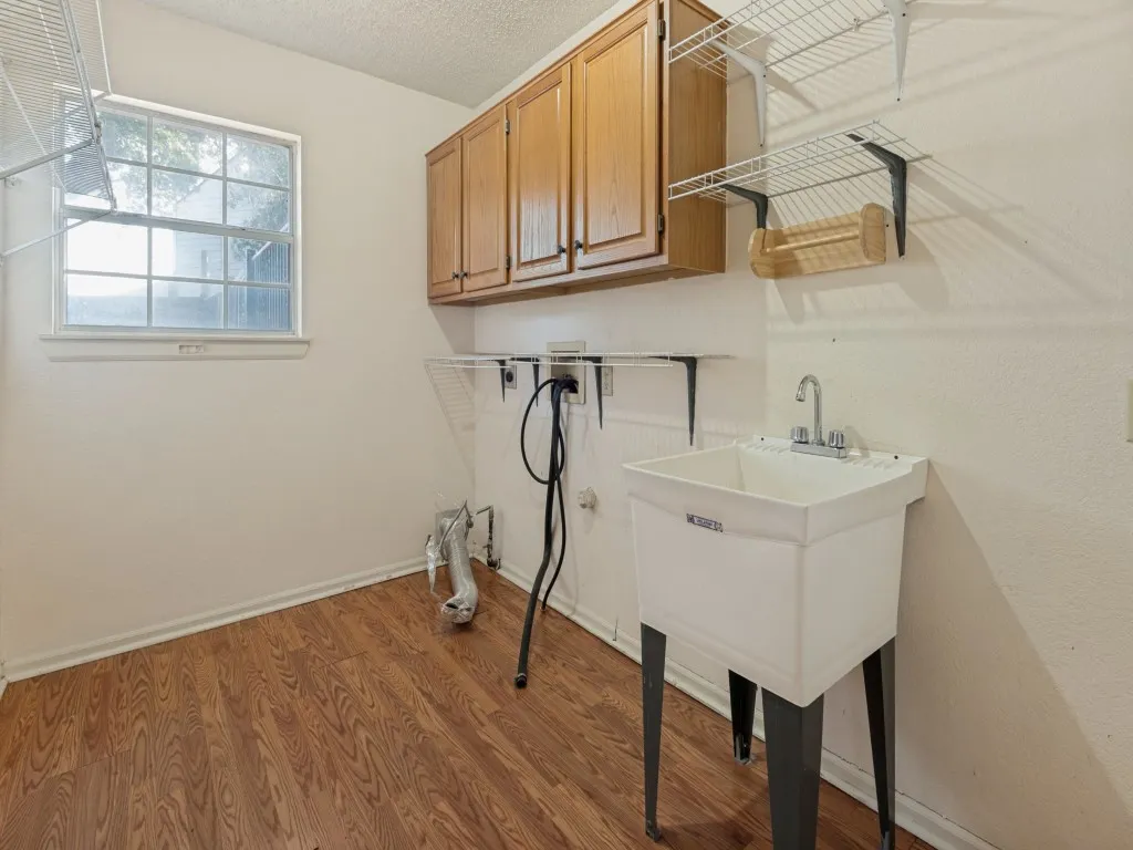 Single Family Residence For Sale in Tarrant County , 606 Berkley Drive, Grapevine, Texas 76051, 4 Bedroom, 3 Bathroom, 2 Garage spaces, 2,574 Sqft, built in 1988, mls#21352485, Real Estate Agent in Grapevine, Homes For Sale in Tarrant county, Homes For Sale in Grapevine, Realtor in Grapevine Texas, Real Estate Brokerage Independent Realty Texas, Luminita Cordes Realtor