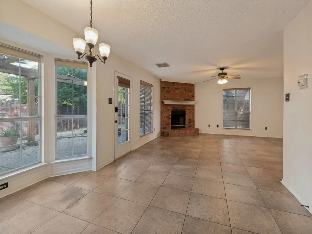 Single Family Residence For Sale in Tarrant County , 606 Berkley Drive, Grapevine, Texas 76051, 4 Bedroom, 3 Bathroom, 2 Garage spaces, 2,574 Sqft, built in 1988, mls#21352485, Real Estate Agent in Grapevine, Homes For Sale in Tarrant county, Homes For Sale in Grapevine, Realtor in Grapevine Texas, Real Estate Brokerage Independent Realty Texas, Luminita Cordes Realtor
