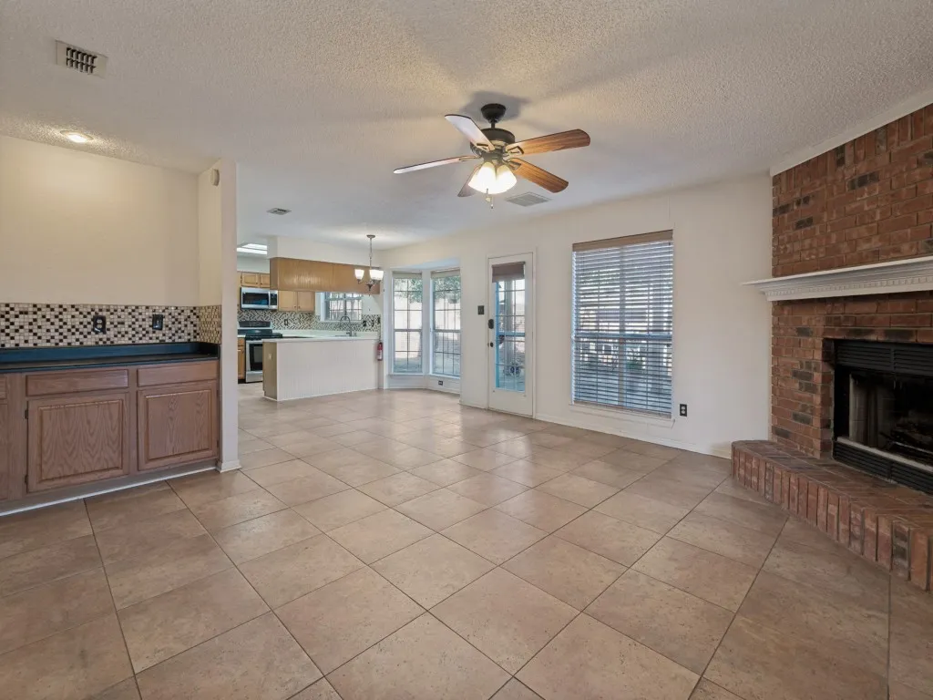 Single Family Residence For Sale in Tarrant County , 606 Berkley Drive, Grapevine, Texas 76051, 4 Bedroom, 3 Bathroom, 2 Garage spaces, 2,574 Sqft, built in 1988, mls#21352485, Real Estate Agent in Grapevine, Homes For Sale in Tarrant county, Homes For Sale in Grapevine, Realtor in Grapevine Texas, Real Estate Brokerage Independent Realty Texas, Luminita Cordes Realtor