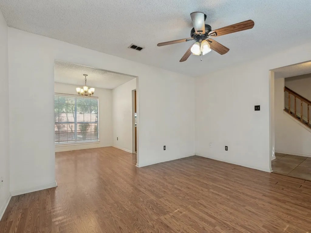 Single Family Residence For Sale in Tarrant County , 606 Berkley Drive, Grapevine, Texas 76051, 4 Bedroom, 3 Bathroom, 2 Garage spaces, 2,574 Sqft, built in 1988, mls#21352485, Real Estate Agent in Grapevine, Homes For Sale in Tarrant county, Homes For Sale in Grapevine, Realtor in Grapevine Texas, Real Estate Brokerage Independent Realty Texas, Luminita Cordes Realtor