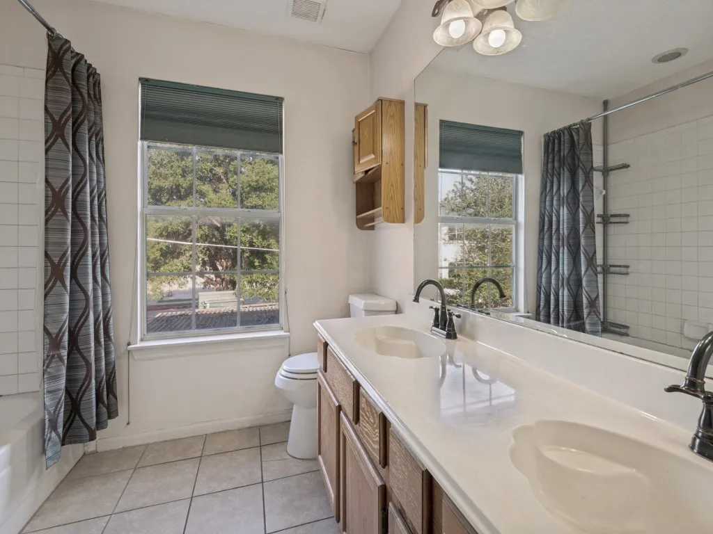 Single Family Residence For Sale in Tarrant County , 606 Berkley Drive, Grapevine, Texas 76051, 4 Bedroom, 3 Bathroom, 2 Garage spaces, 2,574 Sqft, built in 1988, mls#21352485, Real Estate Agent in Grapevine, Homes For Sale in Tarrant county, Homes For Sale in Grapevine, Realtor in Grapevine Texas, Real Estate Brokerage Independent Realty Texas, Luminita Cordes Realtor