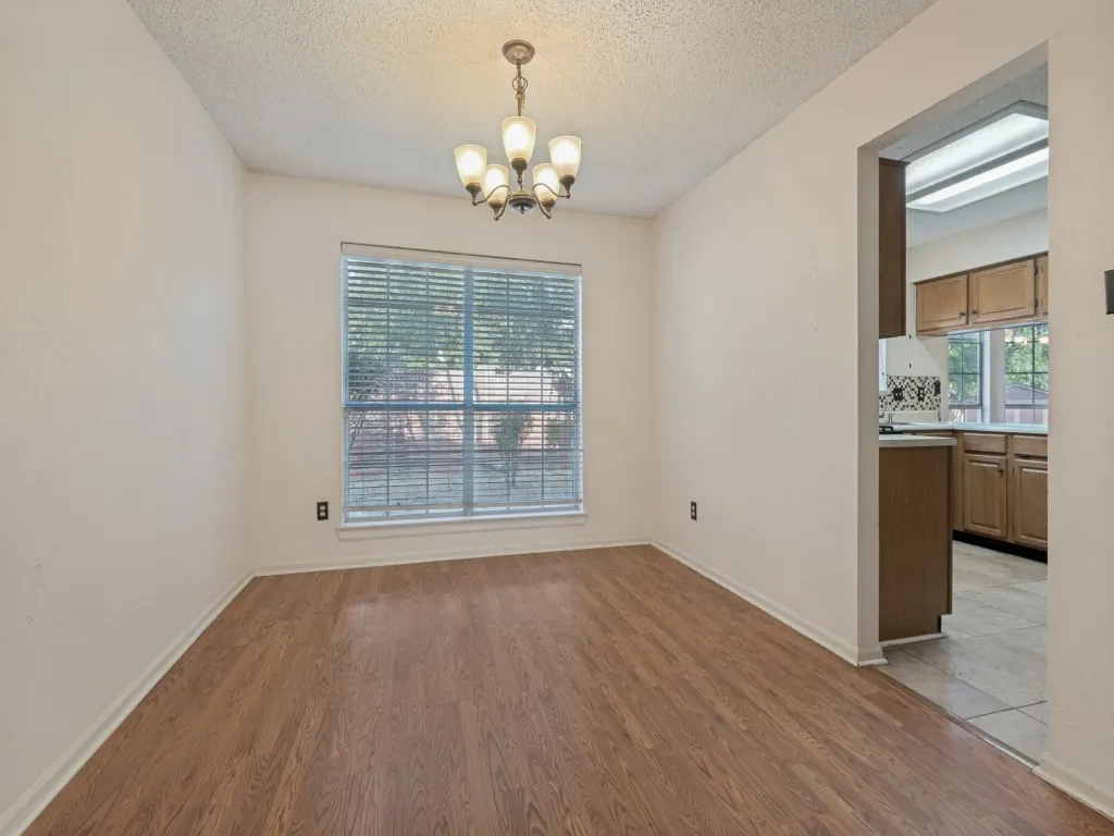 Single Family Residence For Sale in Tarrant County , 606 Berkley Drive, Grapevine, Texas 76051, 4 Bedroom, 3 Bathroom, 2 Garage spaces, 2,574 Sqft, built in 1988, mls#21352485, Real Estate Agent in Grapevine, Homes For Sale in Tarrant county, Homes For Sale in Grapevine, Realtor in Grapevine Texas, Real Estate Brokerage Independent Realty Texas, Luminita Cordes Realtor