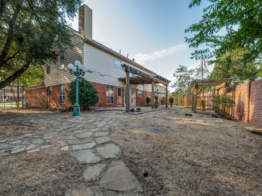 Single Family Residence For Sale in Tarrant County , 606 Berkley Drive, Grapevine, Texas 76051, 4 Bedroom, 3 Bathroom, 2 Garage spaces, 2,574 Sqft, built in 1988, mls#21352485, Real Estate Agent in Grapevine, Homes For Sale in Tarrant county, Homes For Sale in Grapevine, Realtor in Grapevine Texas, Real Estate Brokerage Independent Realty Texas, Luminita Cordes Realtor