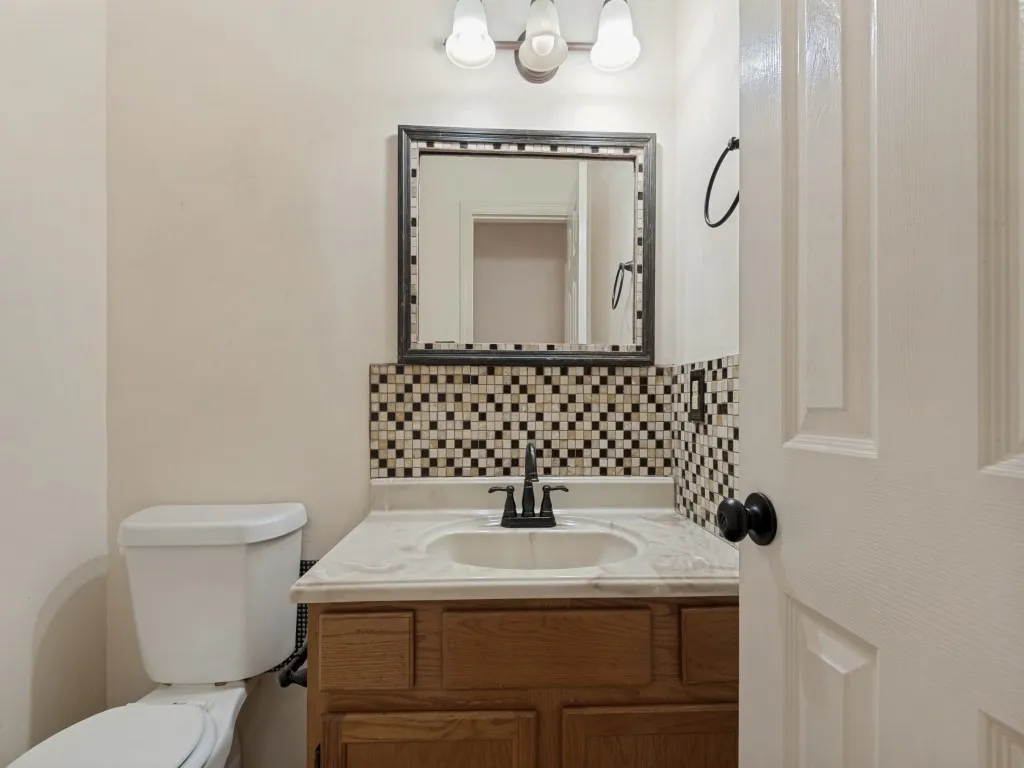 Single Family Residence For Sale in Tarrant County , 606 Berkley Drive, Grapevine, Texas 76051, 4 Bedroom, 3 Bathroom, 2 Garage spaces, 2,574 Sqft, built in 1988, mls#21352485, Real Estate Agent in Grapevine, Homes For Sale in Tarrant county, Homes For Sale in Grapevine, Realtor in Grapevine Texas, Real Estate Brokerage Independent Realty Texas, Luminita Cordes Realtor