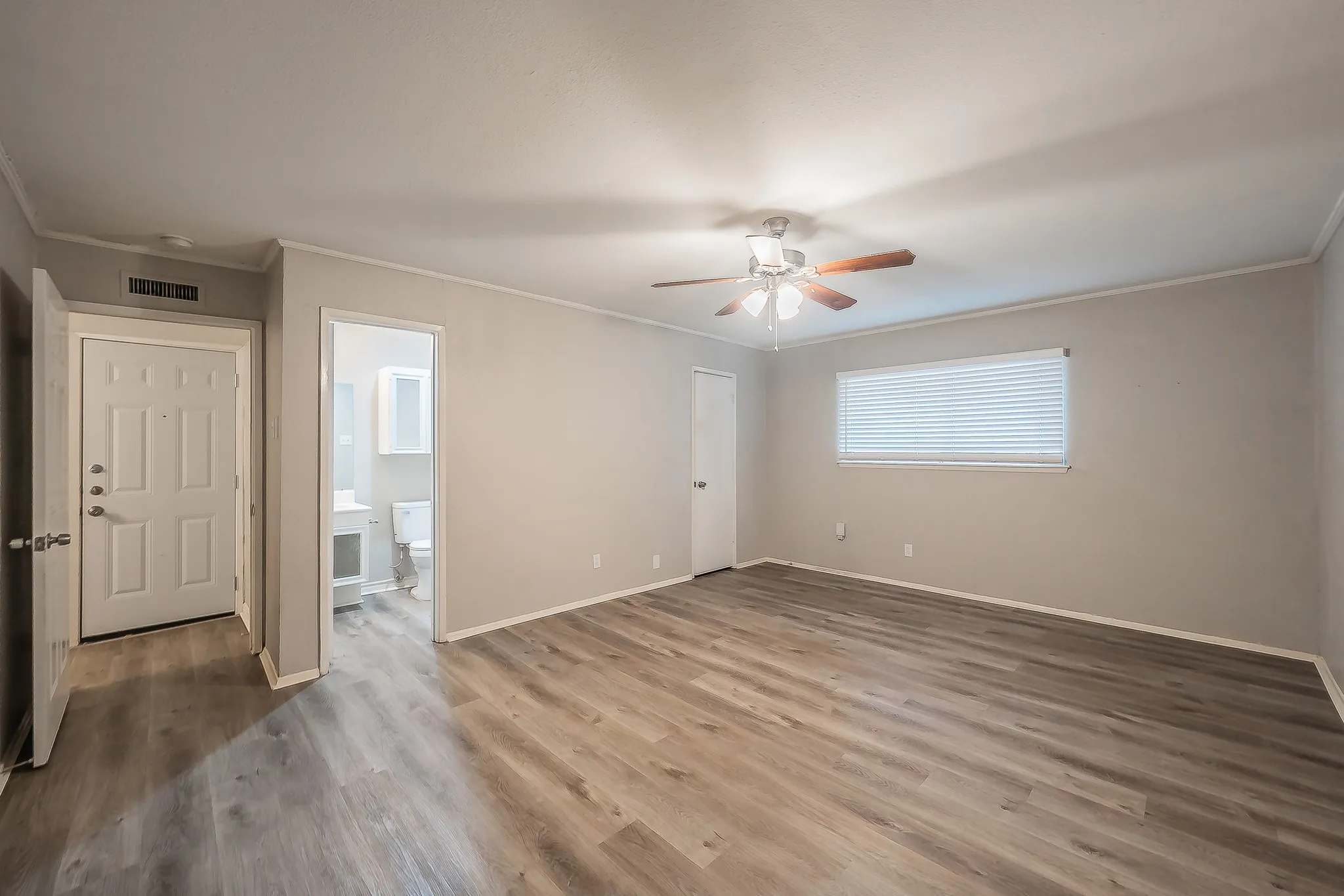 Single Family Residence For Sale in Denton County , 1201 Kingston Drive, Lewisville, Texas 75067, 3 Bedroom, 2 Bathroom, 2 Garage spaces, 1,441 Sqft, built in 1970, mls#21350817, Real Estate Agent in Lewisville, Homes For Sale in Denton county, Homes For Sale in Lewisville, Realtor in Lewisville Texas, Real Estate Brokerage Independent Realty Texas, Luminita Cordes Realtor