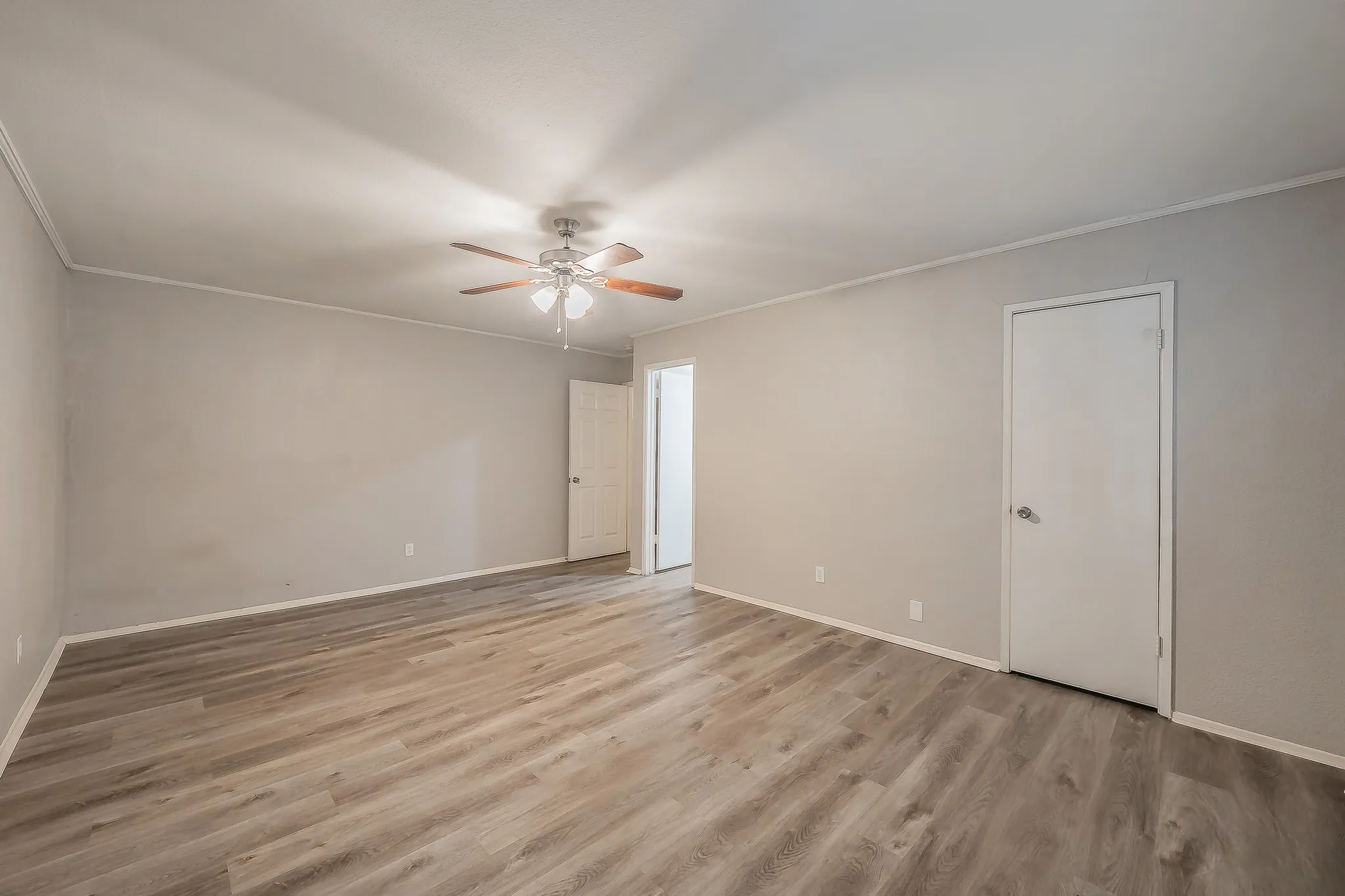 Single Family Residence For Sale in Denton County , 1201 Kingston Drive, Lewisville, Texas 75067, 3 Bedroom, 2 Bathroom, 2 Garage spaces, 1,441 Sqft, built in 1970, mls#21350817, Real Estate Agent in Lewisville, Homes For Sale in Denton county, Homes For Sale in Lewisville, Realtor in Lewisville Texas, Real Estate Brokerage Independent Realty Texas, Luminita Cordes Realtor