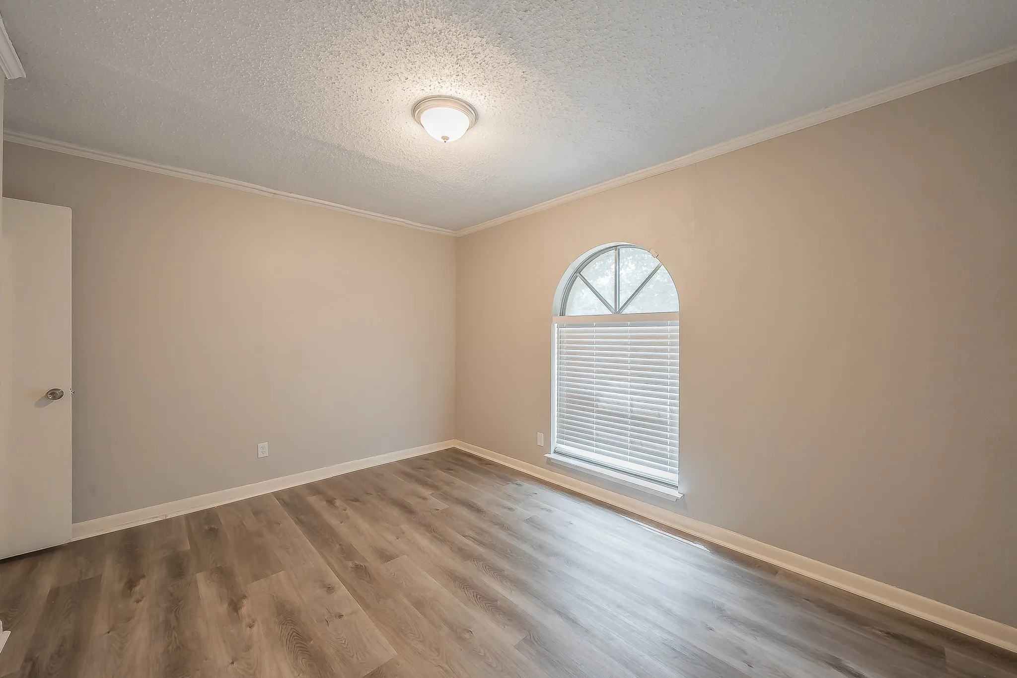 Single Family Residence For Sale in Denton County , 1201 Kingston Drive, Lewisville, Texas 75067, 3 Bedroom, 2 Bathroom, 2 Garage spaces, 1,441 Sqft, built in 1970, mls#21350817, Real Estate Agent in Lewisville, Homes For Sale in Denton county, Homes For Sale in Lewisville, Realtor in Lewisville Texas, Real Estate Brokerage Independent Realty Texas, Luminita Cordes Realtor