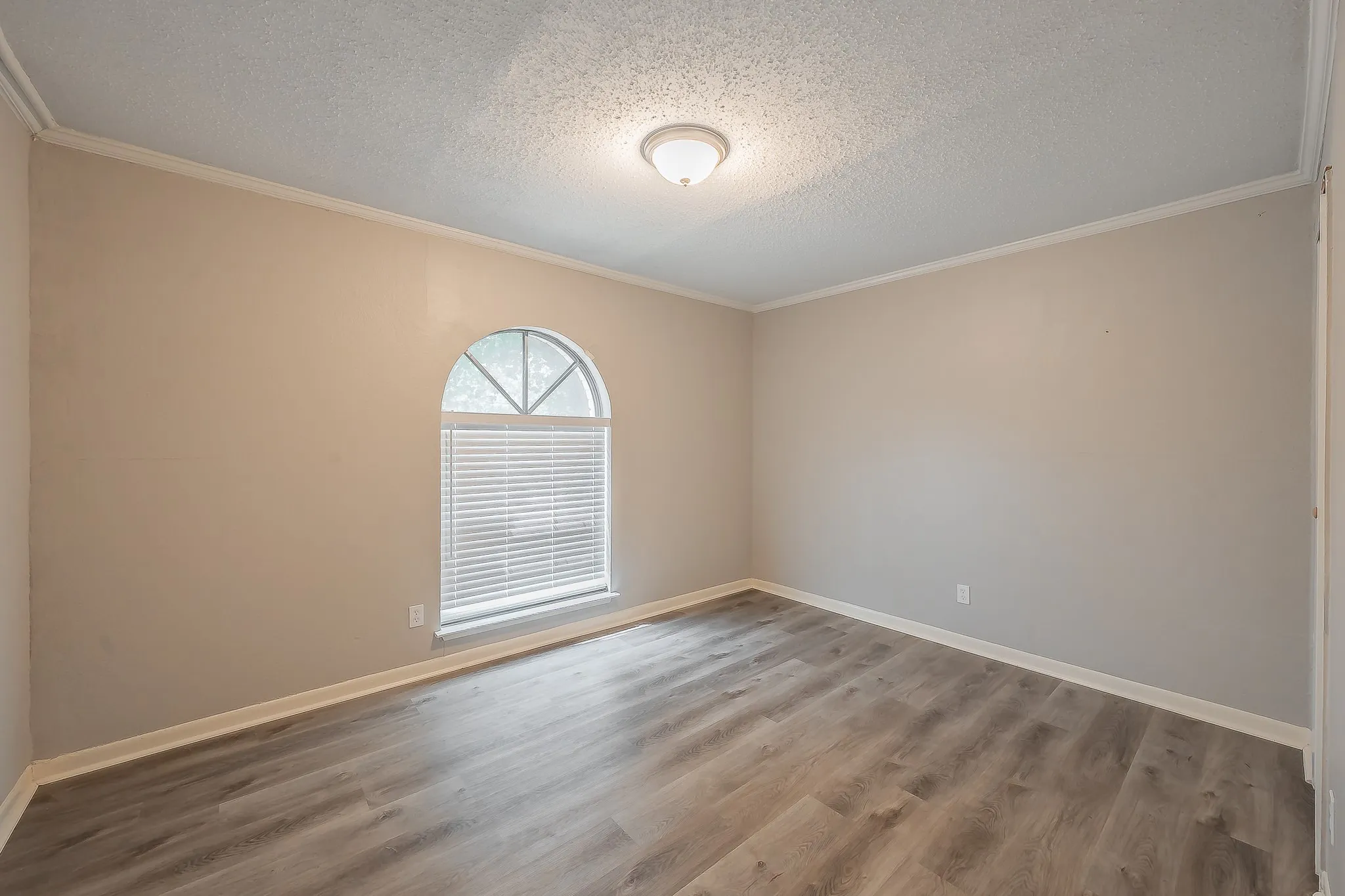 Single Family Residence For Sale in Denton County , 1201 Kingston Drive, Lewisville, Texas 75067, 3 Bedroom, 2 Bathroom, 2 Garage spaces, 1,441 Sqft, built in 1970, mls#21350817, Real Estate Agent in Lewisville, Homes For Sale in Denton county, Homes For Sale in Lewisville, Realtor in Lewisville Texas, Real Estate Brokerage Independent Realty Texas, Luminita Cordes Realtor