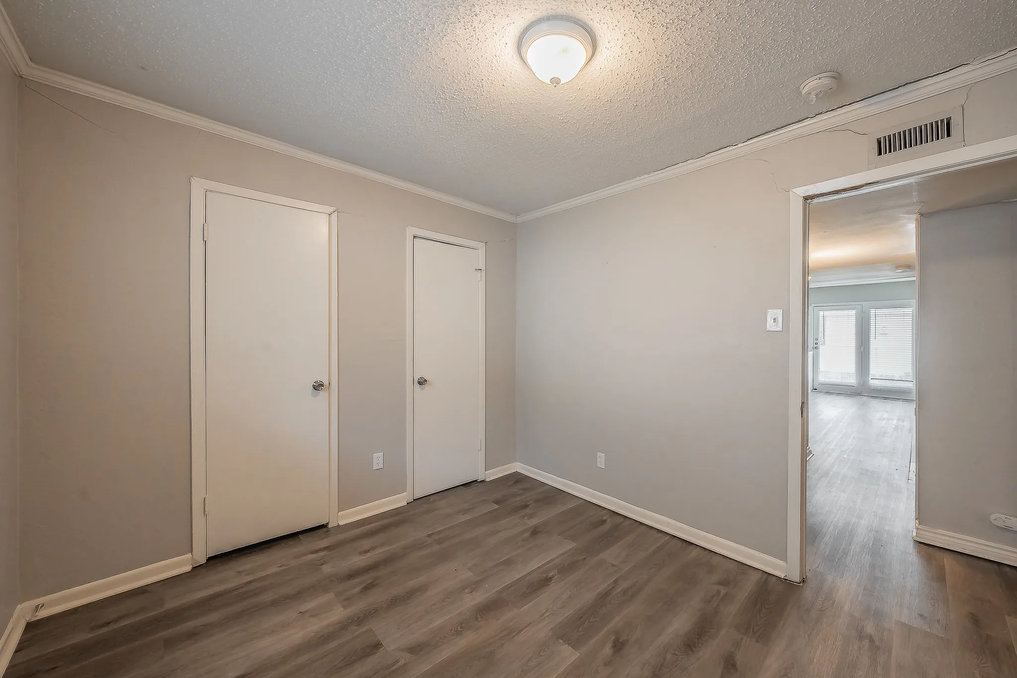 Single Family Residence For Sale in Denton County , 1201 Kingston Drive, Lewisville, Texas 75067, 3 Bedroom, 2 Bathroom, 2 Garage spaces, 1,441 Sqft, built in 1970, mls#21350817, Real Estate Agent in Lewisville, Homes For Sale in Denton county, Homes For Sale in Lewisville, Realtor in Lewisville Texas, Real Estate Brokerage Independent Realty Texas, Luminita Cordes Realtor