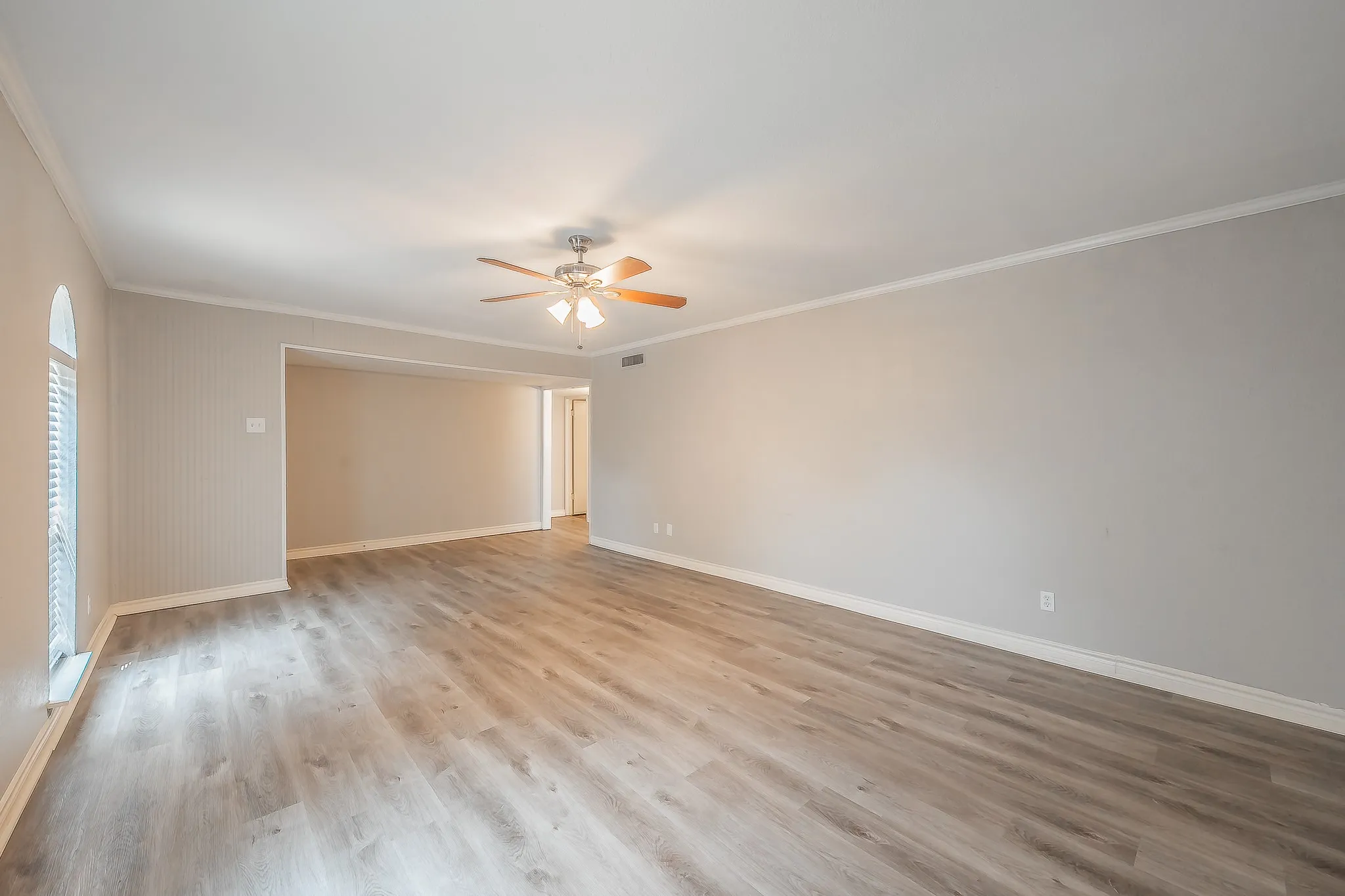 Single Family Residence For Sale in Denton County , 1201 Kingston Drive, Lewisville, Texas 75067, 3 Bedroom, 2 Bathroom, 2 Garage spaces, 1,441 Sqft, built in 1970, mls#21350817, Real Estate Agent in Lewisville, Homes For Sale in Denton county, Homes For Sale in Lewisville, Realtor in Lewisville Texas, Real Estate Brokerage Independent Realty Texas, Luminita Cordes Realtor