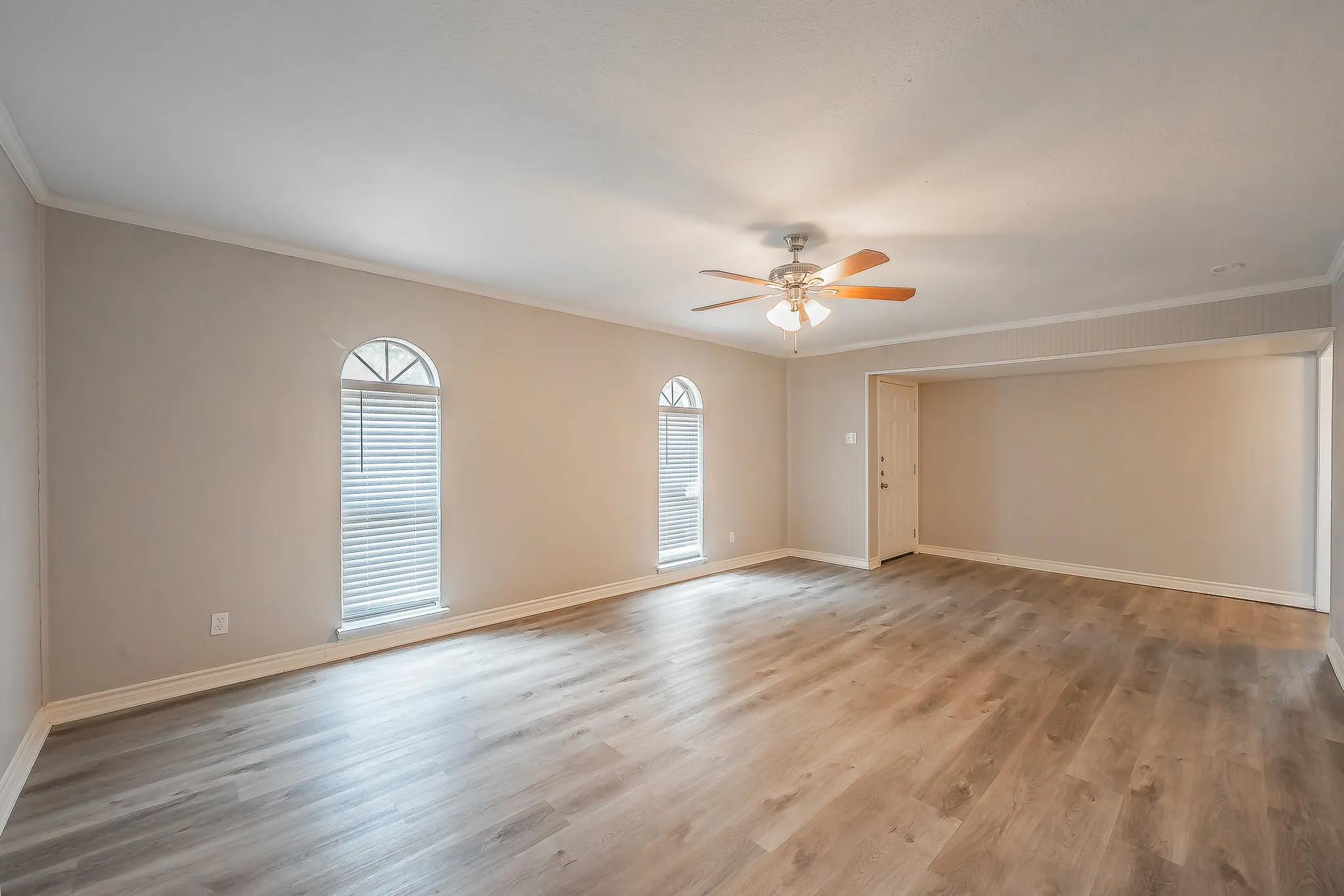 Single Family Residence For Sale in Denton County , 1201 Kingston Drive, Lewisville, Texas 75067, 3 Bedroom, 2 Bathroom, 2 Garage spaces, 1,441 Sqft, built in 1970, mls#21350817, Real Estate Agent in Lewisville, Homes For Sale in Denton county, Homes For Sale in Lewisville, Realtor in Lewisville Texas, Real Estate Brokerage Independent Realty Texas, Luminita Cordes Realtor