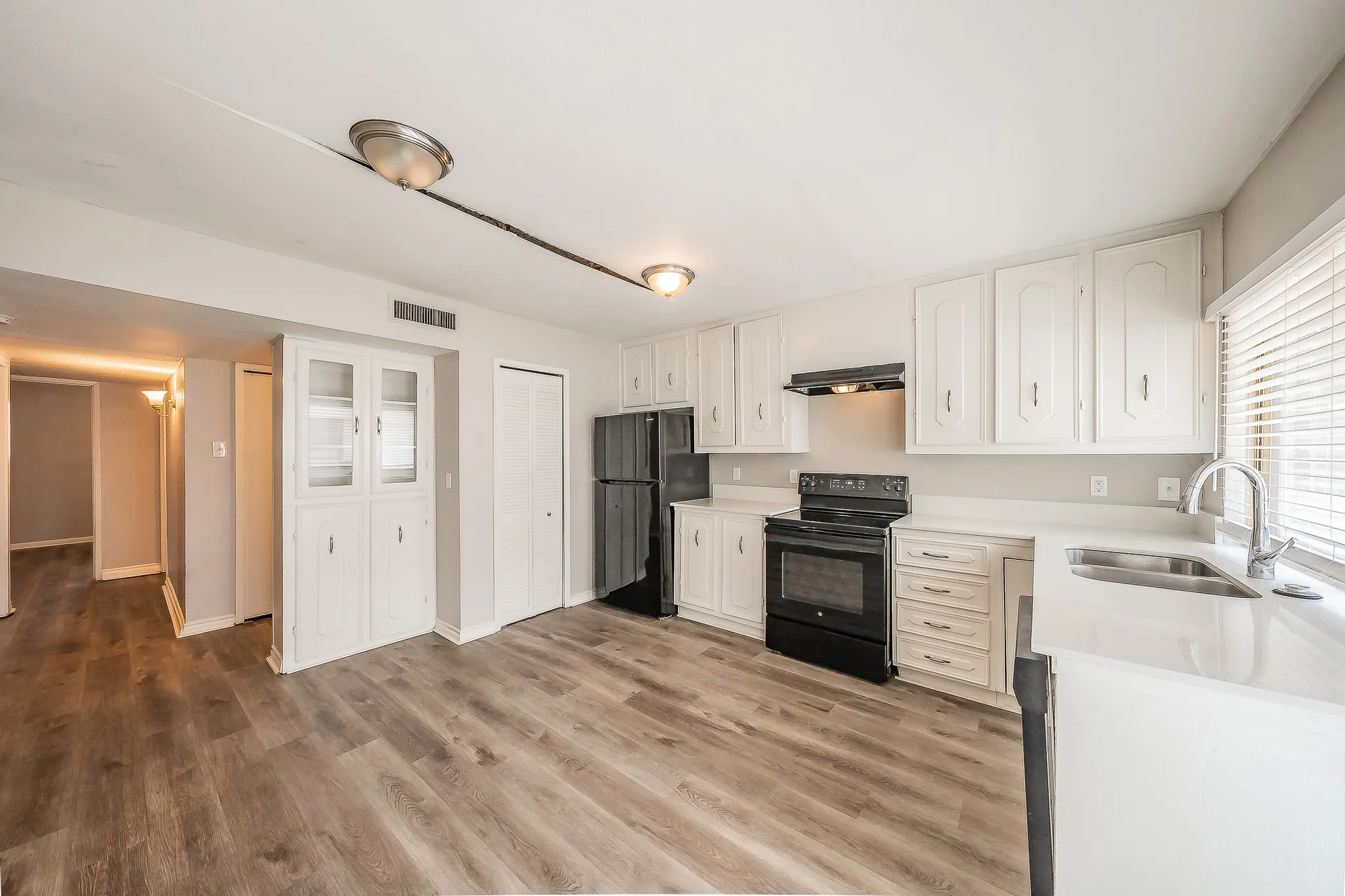 Single Family Residence For Sale in Denton County , 1201 Kingston Drive, Lewisville, Texas 75067, 3 Bedroom, 2 Bathroom, 2 Garage spaces, 1,441 Sqft, built in 1970, mls#21350817, Real Estate Agent in Lewisville, Homes For Sale in Denton county, Homes For Sale in Lewisville, Realtor in Lewisville Texas, Real Estate Brokerage Independent Realty Texas, Luminita Cordes Realtor