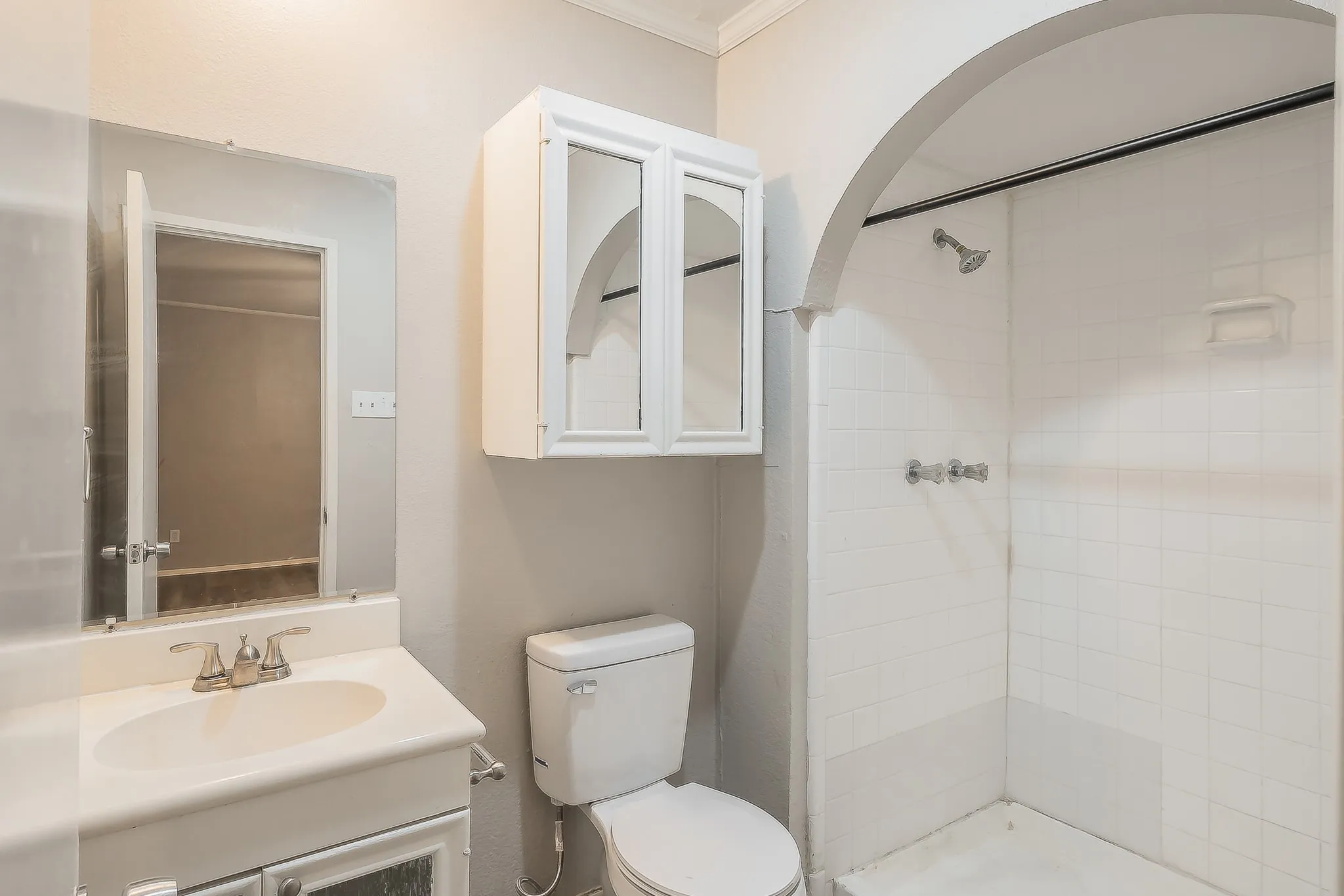 Single Family Residence For Sale in Denton County , 1201 Kingston Drive, Lewisville, Texas 75067, 3 Bedroom, 2 Bathroom, 2 Garage spaces, 1,441 Sqft, built in 1970, mls#21350817, Real Estate Agent in Lewisville, Homes For Sale in Denton county, Homes For Sale in Lewisville, Realtor in Lewisville Texas, Real Estate Brokerage Independent Realty Texas, Luminita Cordes Realtor
