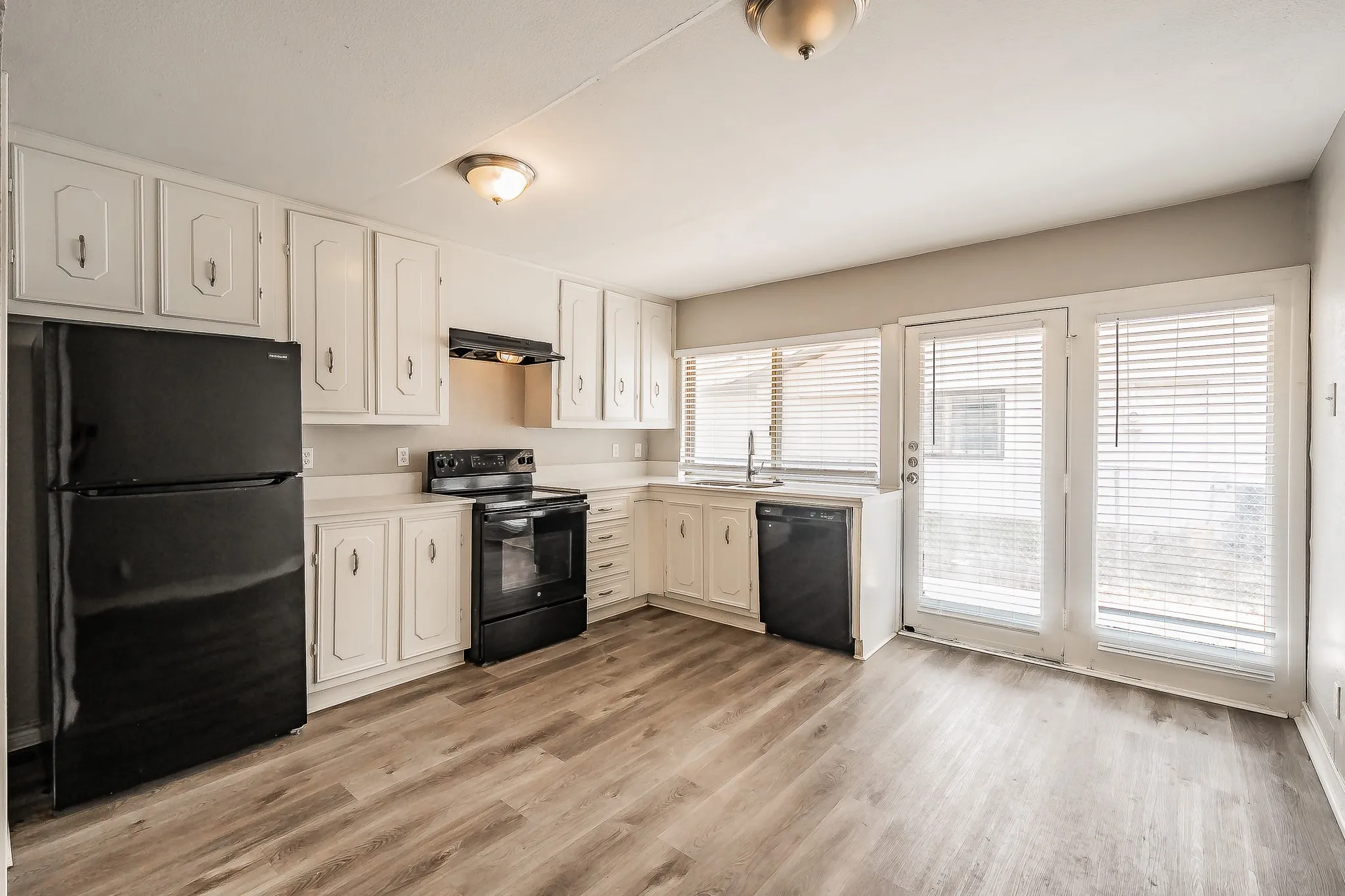 Single Family Residence For Sale in Denton County , 1201 Kingston Drive, Lewisville, Texas 75067, 3 Bedroom, 2 Bathroom, 2 Garage spaces, 1,441 Sqft, built in 1970, mls#21350817, Real Estate Agent in Lewisville, Homes For Sale in Denton county, Homes For Sale in Lewisville, Realtor in Lewisville Texas, Real Estate Brokerage Independent Realty Texas, Luminita Cordes Realtor