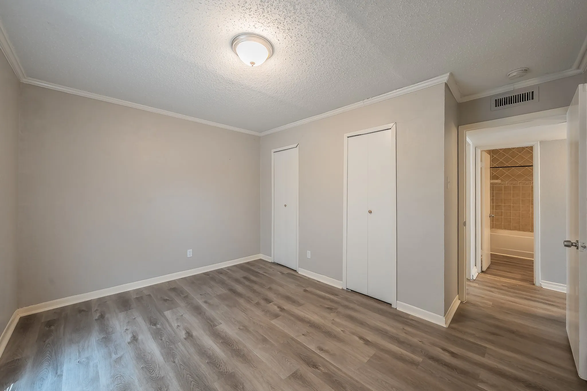 Single Family Residence For Sale in Denton County , 1201 Kingston Drive, Lewisville, Texas 75067, 3 Bedroom, 2 Bathroom, 2 Garage spaces, 1,441 Sqft, built in 1970, mls#21350817, Real Estate Agent in Lewisville, Homes For Sale in Denton county, Homes For Sale in Lewisville, Realtor in Lewisville Texas, Real Estate Brokerage Independent Realty Texas, Luminita Cordes Realtor