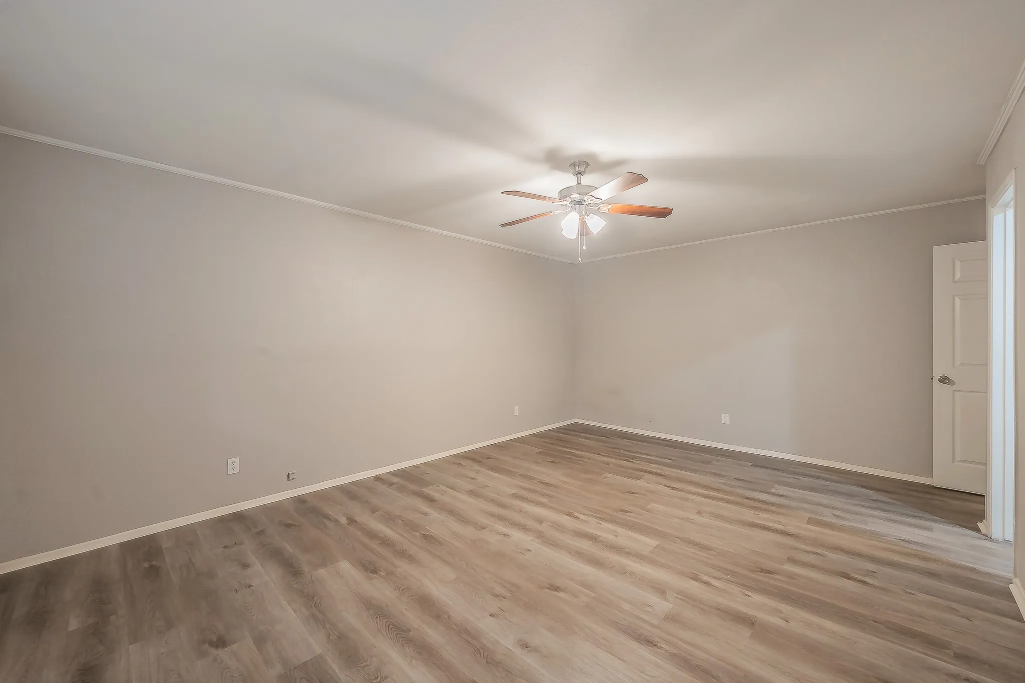 Single Family Residence For Sale in Denton County , 1201 Kingston Drive, Lewisville, Texas 75067, 3 Bedroom, 2 Bathroom, 2 Garage spaces, 1,441 Sqft, built in 1970, mls#21350817, Real Estate Agent in Lewisville, Homes For Sale in Denton county, Homes For Sale in Lewisville, Realtor in Lewisville Texas, Real Estate Brokerage Independent Realty Texas, Luminita Cordes Realtor