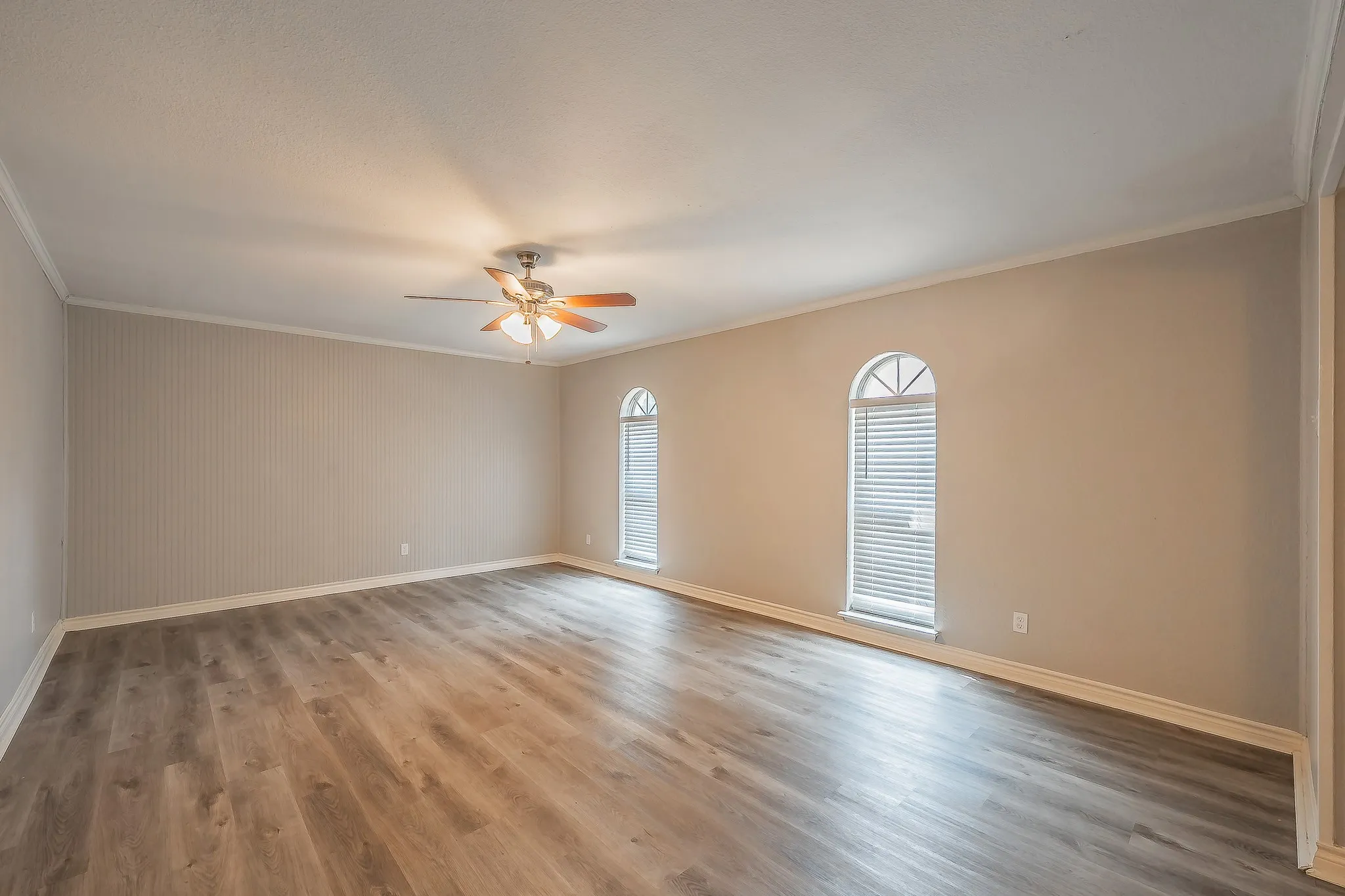 Single Family Residence For Sale in Denton County , 1201 Kingston Drive, Lewisville, Texas 75067, 3 Bedroom, 2 Bathroom, 2 Garage spaces, 1,441 Sqft, built in 1970, mls#21350817, Real Estate Agent in Lewisville, Homes For Sale in Denton county, Homes For Sale in Lewisville, Realtor in Lewisville Texas, Real Estate Brokerage Independent Realty Texas, Luminita Cordes Realtor