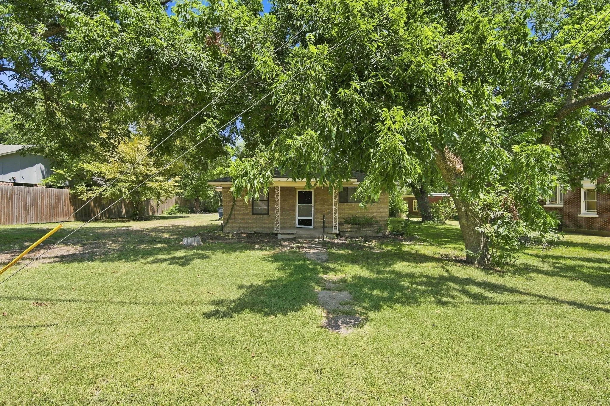 Single Family Residence For Sale in Ellis County , 204 Methodist Street, Red Oak, Texas 75154, 3 Bedroom, 2 Bathroom, Garage spaces, 1,388 Sqft, built in 1950, mls#21349536, Real Estate Agent in Red Oak, Homes For Sale in Ellis county, Homes For Sale in Red Oak, Realtor in Red Oak Texas, Real Estate Brokerage Independent Realty Texas, Luminita Cordes Realtor