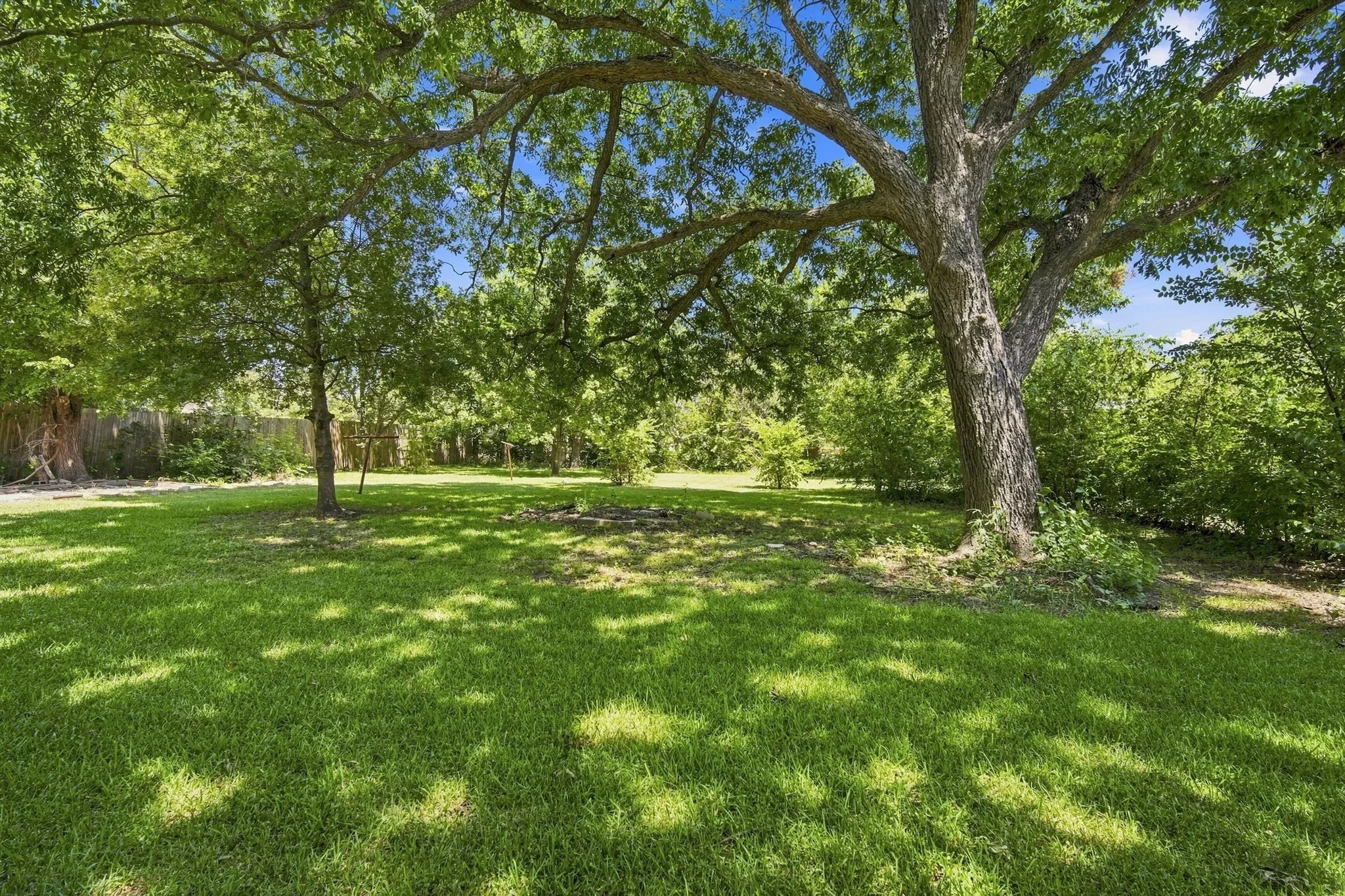 Single Family Residence For Sale in Ellis County , 204 Methodist Street, Red Oak, Texas 75154, 3 Bedroom, 2 Bathroom, Garage spaces, 1,388 Sqft, built in 1950, mls#21349536, Real Estate Agent in Red Oak, Homes For Sale in Ellis county, Homes For Sale in Red Oak, Realtor in Red Oak Texas, Real Estate Brokerage Independent Realty Texas, Luminita Cordes Realtor