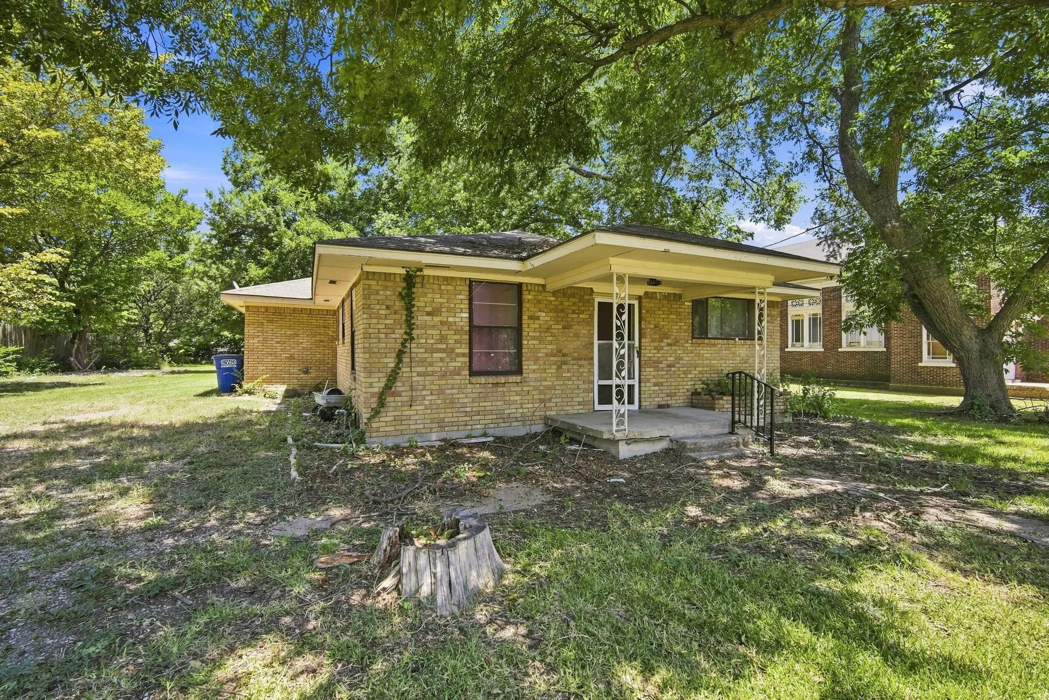 Single Family Residence For Sale in Ellis County , 204 Methodist Street, Red Oak, Texas 75154, 3 Bedroom, 2 Bathroom, Garage spaces, 1,388 Sqft, built in 1950, mls#21349536, Real Estate Agent in Red Oak, Homes For Sale in Ellis county, Homes For Sale in Red Oak, Realtor in Red Oak Texas, Real Estate Brokerage Independent Realty Texas, Luminita Cordes Realtor