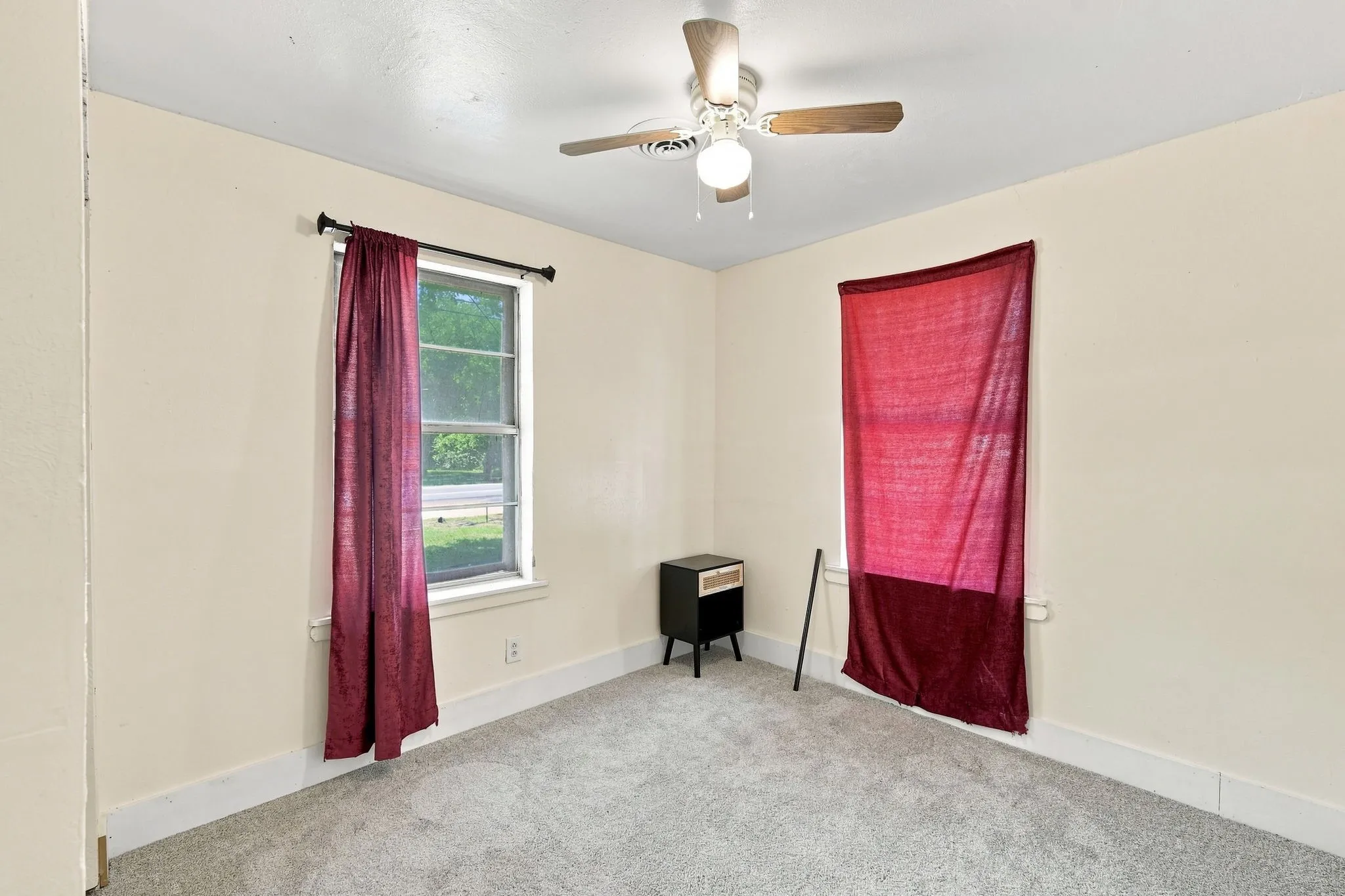 Single Family Residence For Sale in Ellis County , 204 Methodist Street, Red Oak, Texas 75154, 3 Bedroom, 2 Bathroom, Garage spaces, 1,388 Sqft, built in 1950, mls#21349536, Real Estate Agent in Red Oak, Homes For Sale in Ellis county, Homes For Sale in Red Oak, Realtor in Red Oak Texas, Real Estate Brokerage Independent Realty Texas, Luminita Cordes Realtor