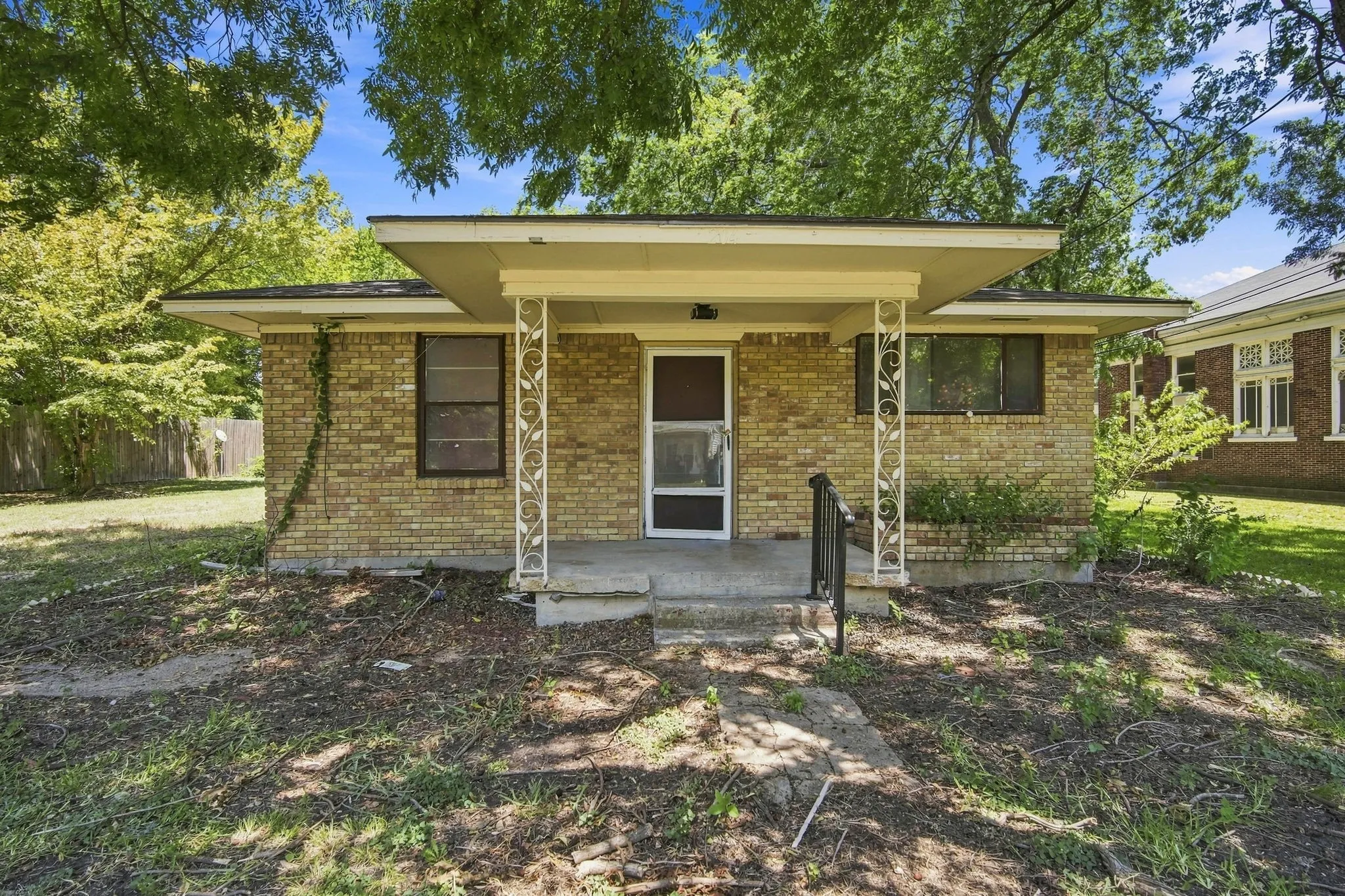 Single Family Residence For Sale in Ellis County , 204 Methodist Street, Red Oak, Texas 75154, 3 Bedroom, 2 Bathroom, Garage spaces, 1,388 Sqft, built in 1950, mls#21349536, Real Estate Agent in Red Oak, Homes For Sale in Ellis county, Homes For Sale in Red Oak, Realtor in Red Oak Texas, Real Estate Brokerage Independent Realty Texas, Luminita Cordes Realtor