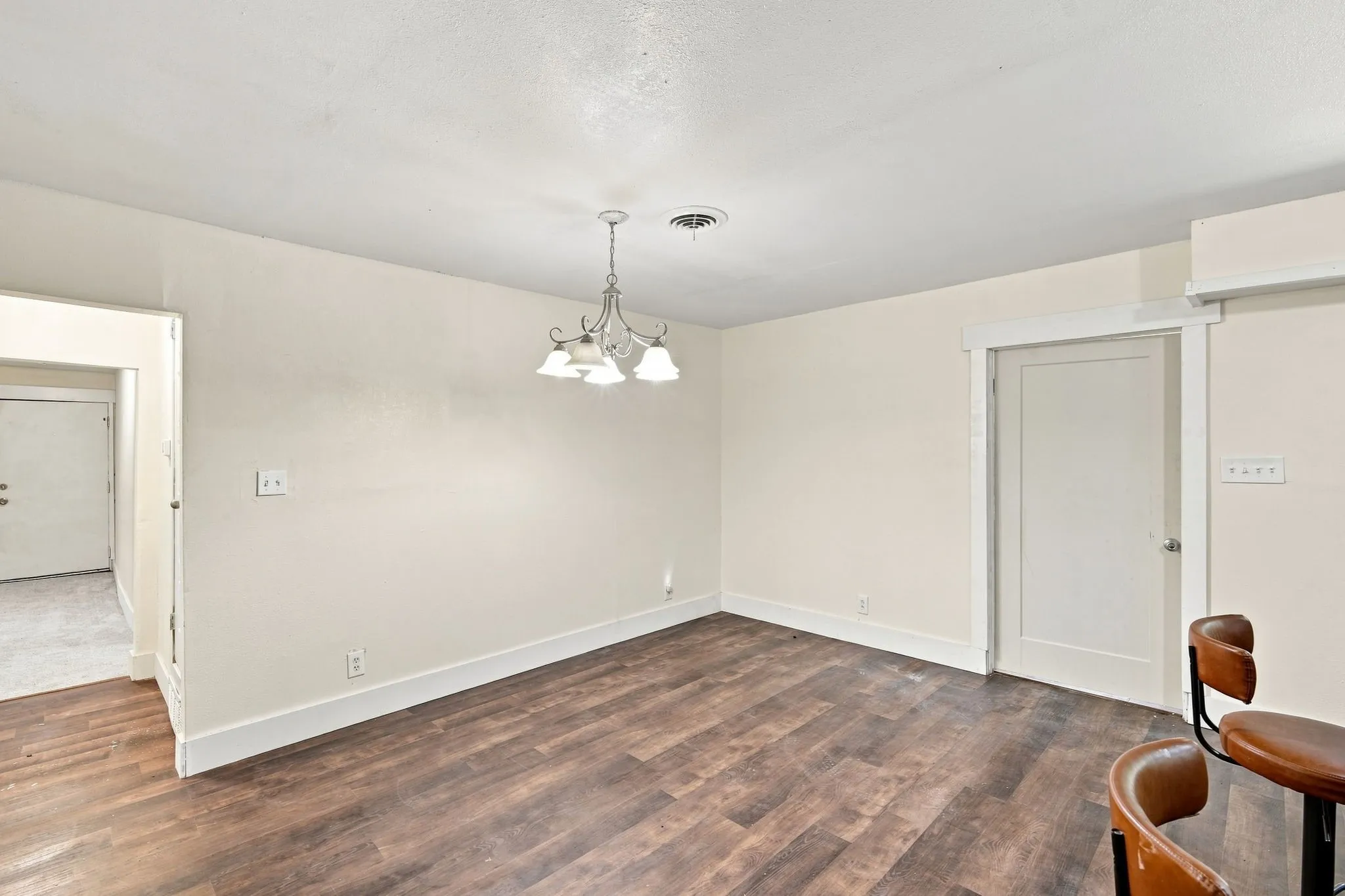 Single Family Residence For Sale in Ellis County , 204 Methodist Street, Red Oak, Texas 75154, 3 Bedroom, 2 Bathroom, Garage spaces, 1,388 Sqft, built in 1950, mls#21349536, Real Estate Agent in Red Oak, Homes For Sale in Ellis county, Homes For Sale in Red Oak, Realtor in Red Oak Texas, Real Estate Brokerage Independent Realty Texas, Luminita Cordes Realtor
