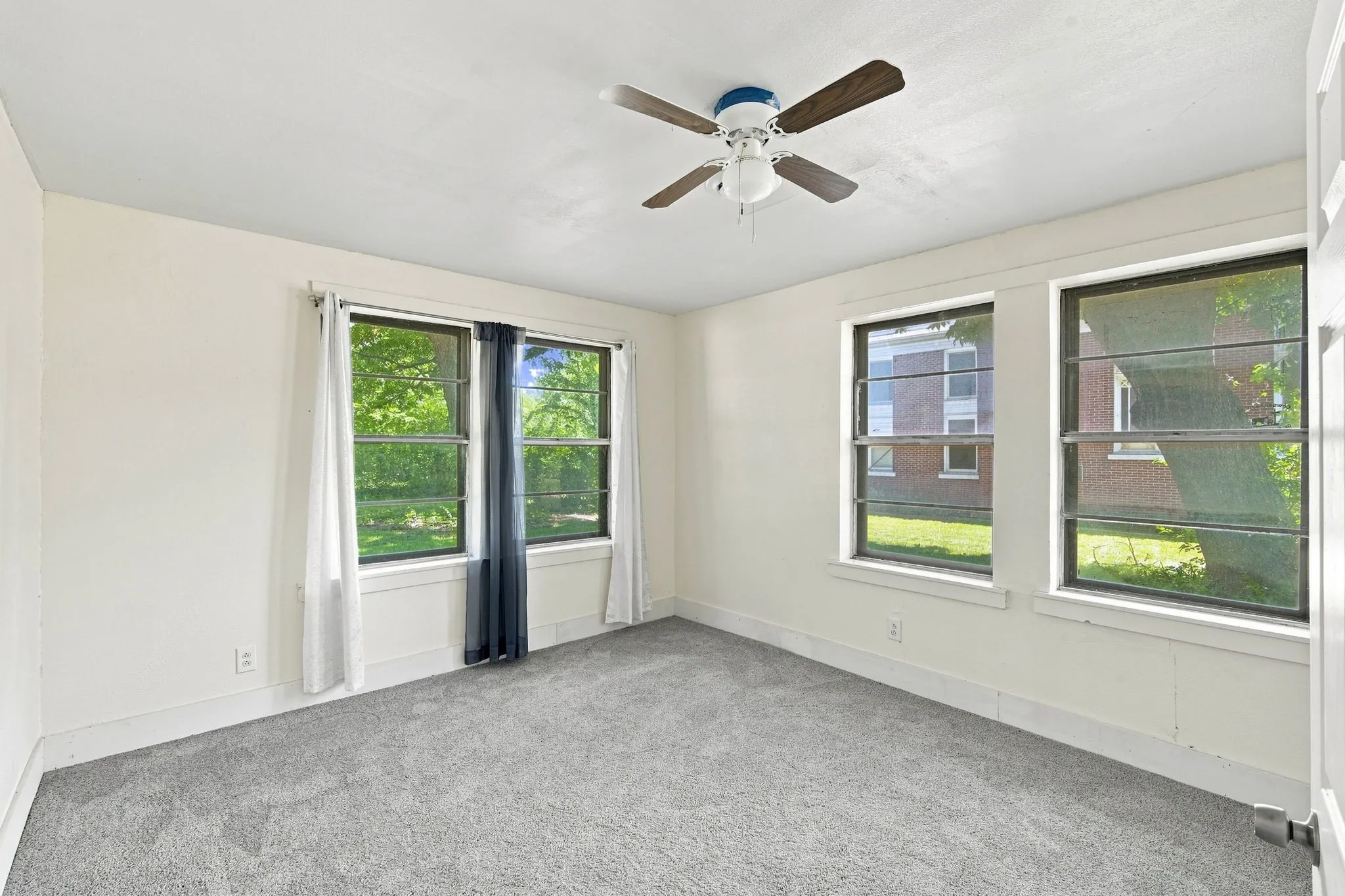 Single Family Residence For Sale in Ellis County , 204 Methodist Street, Red Oak, Texas 75154, 3 Bedroom, 2 Bathroom, Garage spaces, 1,388 Sqft, built in 1950, mls#21349536, Real Estate Agent in Red Oak, Homes For Sale in Ellis county, Homes For Sale in Red Oak, Realtor in Red Oak Texas, Real Estate Brokerage Independent Realty Texas, Luminita Cordes Realtor