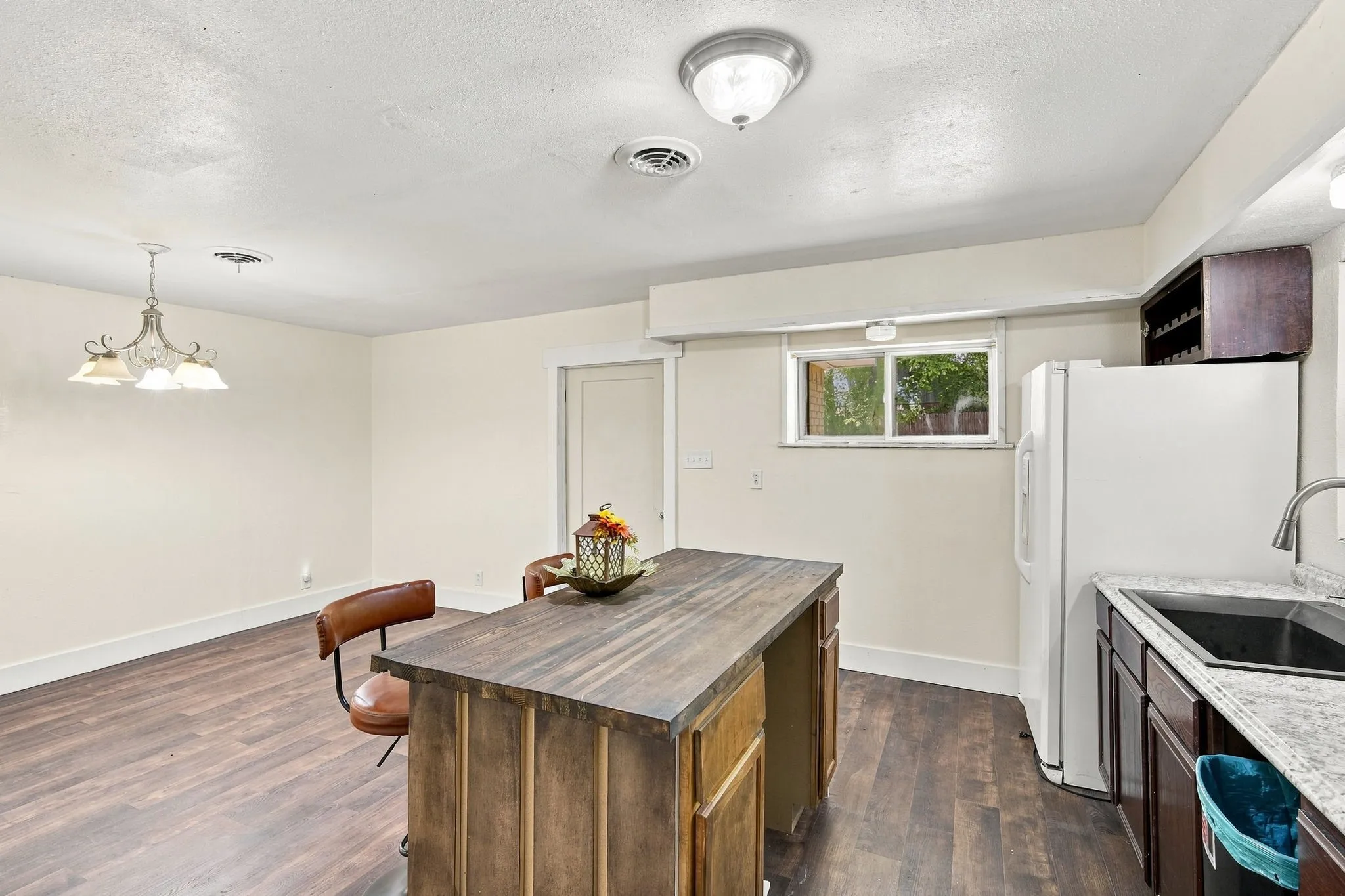 Single Family Residence For Sale in Ellis County , 204 Methodist Street, Red Oak, Texas 75154, 3 Bedroom, 2 Bathroom, Garage spaces, 1,388 Sqft, built in 1950, mls#21349536, Real Estate Agent in Red Oak, Homes For Sale in Ellis county, Homes For Sale in Red Oak, Realtor in Red Oak Texas, Real Estate Brokerage Independent Realty Texas, Luminita Cordes Realtor