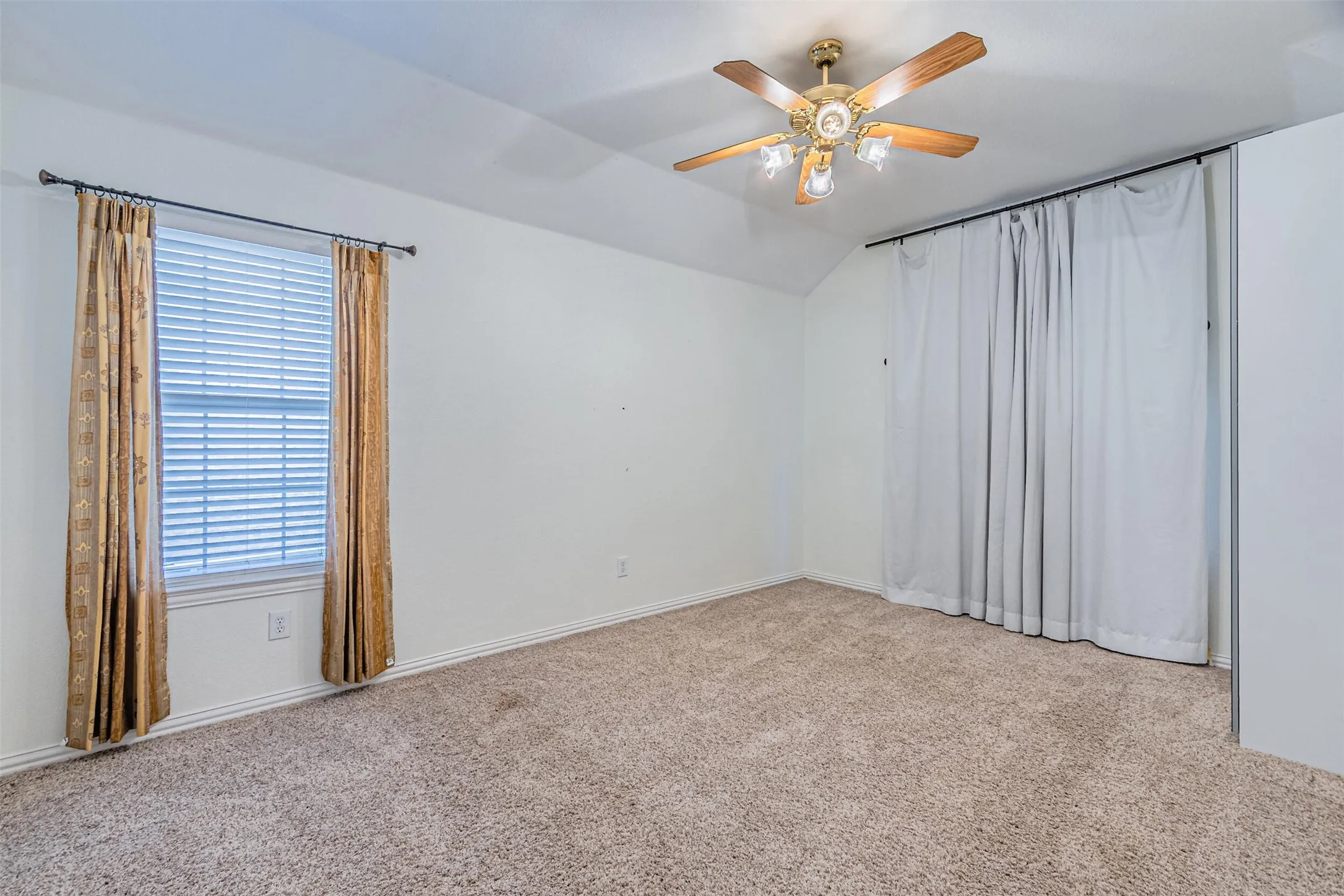 Single Family Residence For Rent in Denton County , 1913 Blue Ridge Drive, Flower Mound, Texas 75028, 4 Bedroom, 4 Bathroom, 2 Garage spaces, 3,784 Sqft, built in 1999, mls#21352478, Real Estate Agent in Flower Mound, Homes For Rent in Denton county, Homes For Rent in Flower Mound, Realtor in Flower Mound Texas, Real Estate Brokerage Independent Realty Texas, Luminita Cordes Realtor