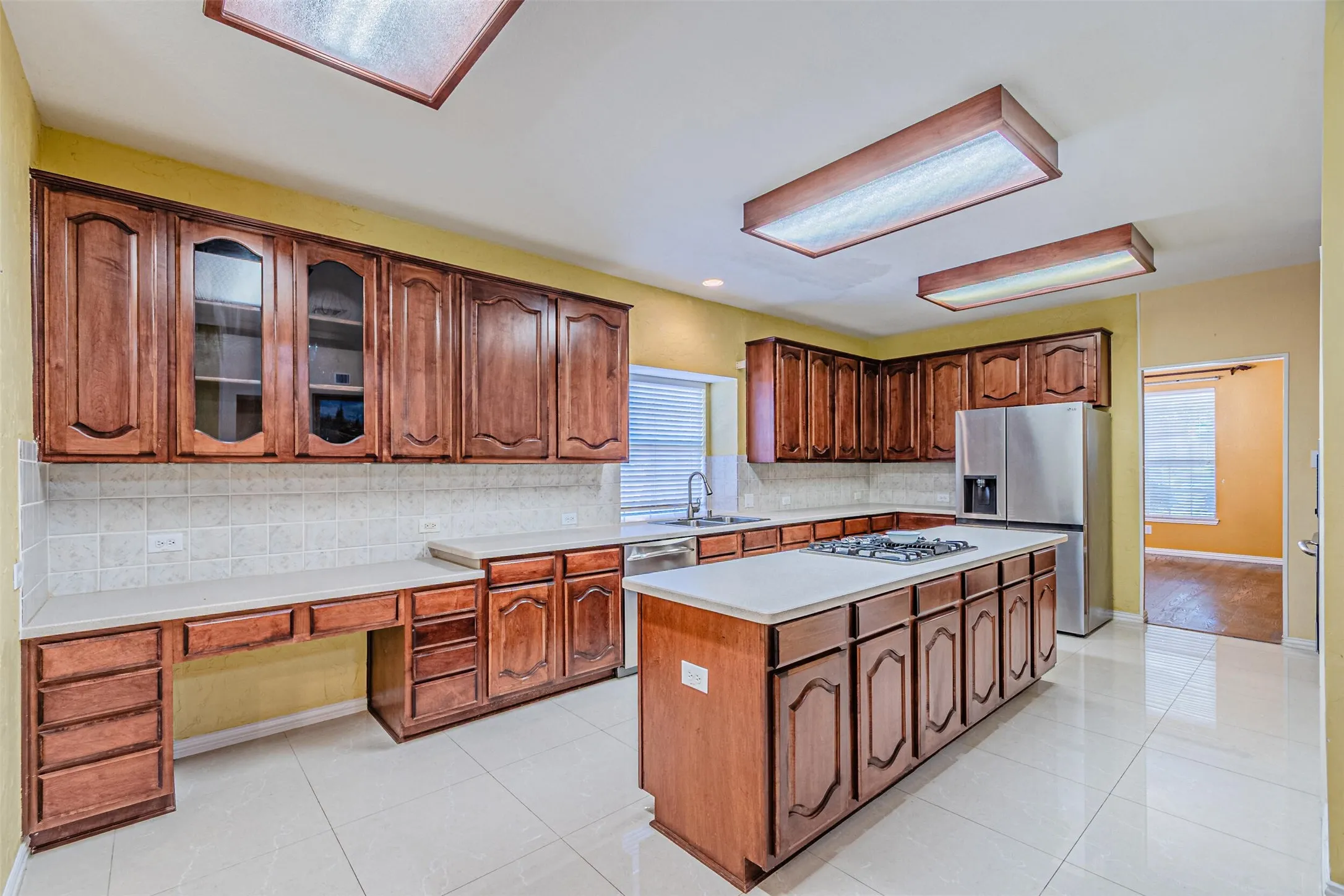 Single Family Residence For Rent in Denton County , 1913 Blue Ridge Drive, Flower Mound, Texas 75028, 4 Bedroom, 4 Bathroom, 2 Garage spaces, 3,784 Sqft, built in 1999, mls#21352478, Real Estate Agent in Flower Mound, Homes For Rent in Denton county, Homes For Rent in Flower Mound, Realtor in Flower Mound Texas, Real Estate Brokerage Independent Realty Texas, Luminita Cordes Realtor