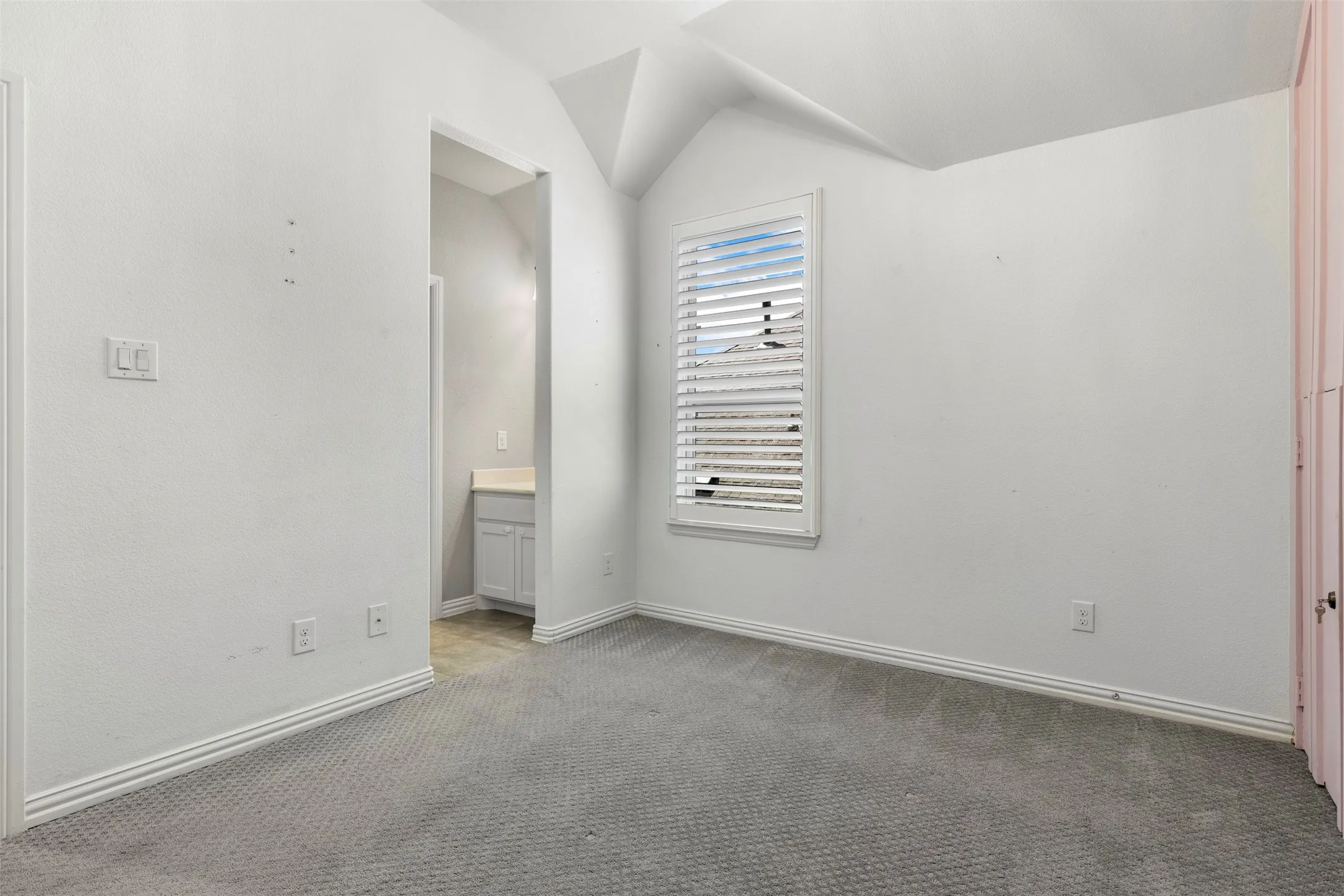 Single Family Residence For Sale in Collin County , 17643 Pinyon Lane, Dallas, Texas 75252, 4 Bedroom, 4 Bathroom, 2 Garage spaces, 3,049 Sqft, built in 2017, mls#21349761, Real Estate Agent in Dallas, Homes For Sale in Collin county, Homes For Sale in Dallas, Realtor in Dallas Texas, Real Estate Brokerage Independent Realty Texas, Luminita Cordes Realtor