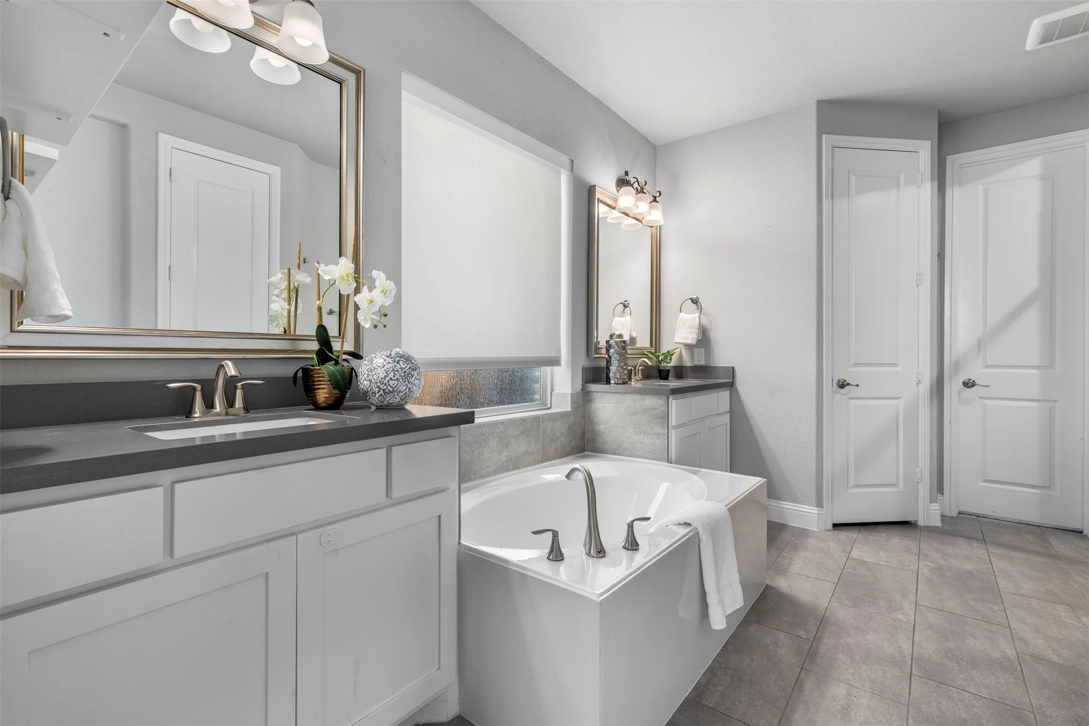Single Family Residence For Sale in Collin County , 17643 Pinyon Lane, Dallas, Texas 75252, 4 Bedroom, 4 Bathroom, 2 Garage spaces, 3,049 Sqft, built in 2017, mls#21349761, Real Estate Agent in Dallas, Homes For Sale in Collin county, Homes For Sale in Dallas, Realtor in Dallas Texas, Real Estate Brokerage Independent Realty Texas, Luminita Cordes Realtor