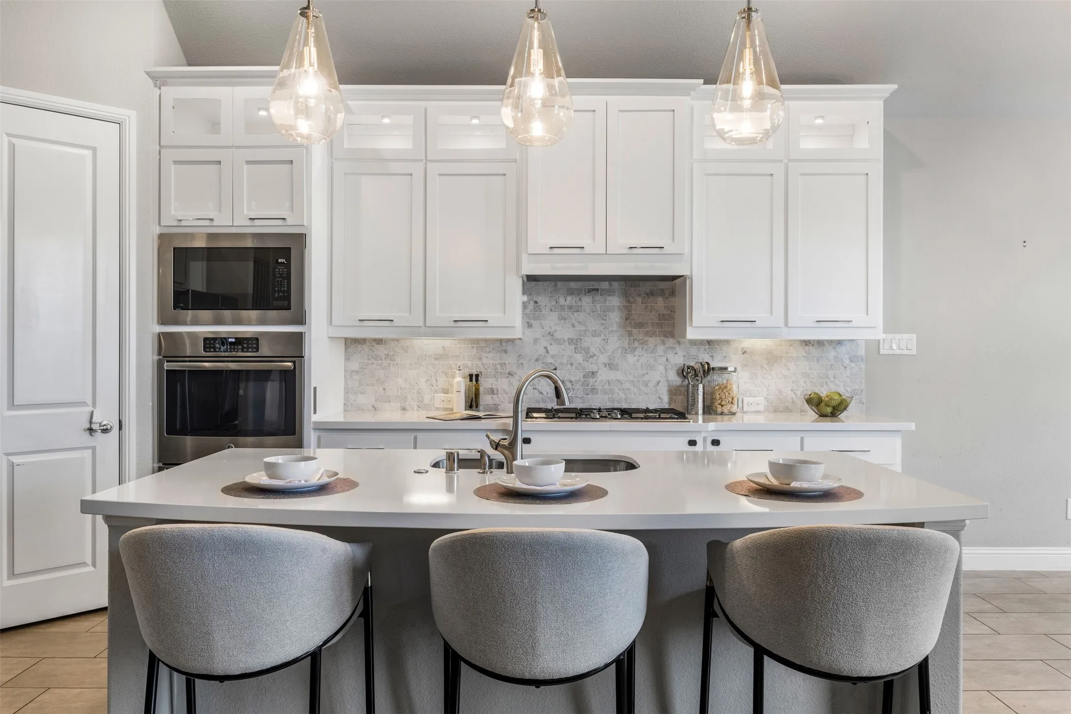 Single Family Residence For Sale in Collin County , 17643 Pinyon Lane, Dallas, Texas 75252, 4 Bedroom, 4 Bathroom, 2 Garage spaces, 3,049 Sqft, built in 2017, mls#21349761, Real Estate Agent in Dallas, Homes For Sale in Collin county, Homes For Sale in Dallas, Realtor in Dallas Texas, Real Estate Brokerage Independent Realty Texas, Luminita Cordes Realtor