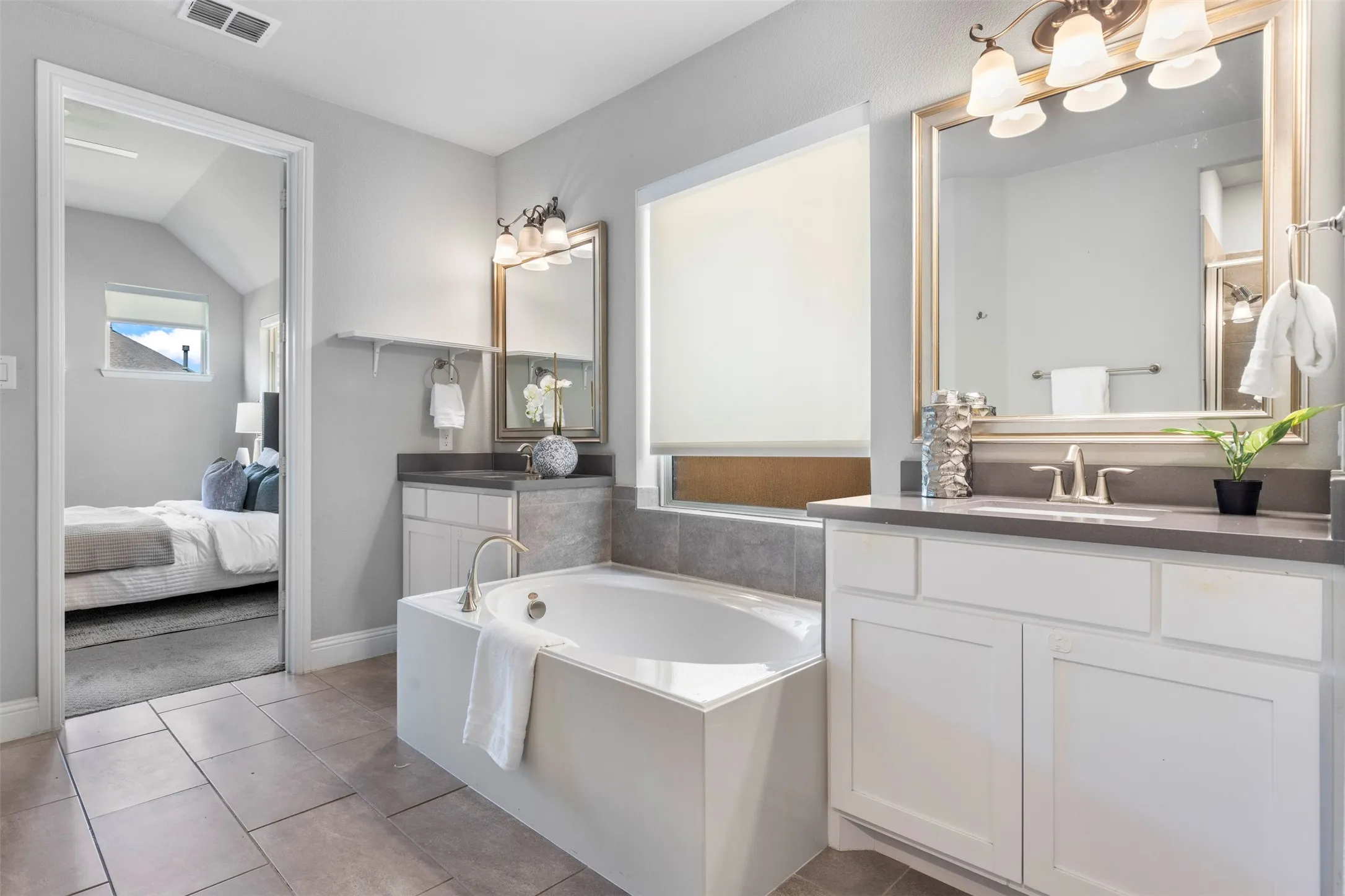 Single Family Residence For Sale in Collin County , 17643 Pinyon Lane, Dallas, Texas 75252, 4 Bedroom, 4 Bathroom, 2 Garage spaces, 3,049 Sqft, built in 2017, mls#21349761, Real Estate Agent in Dallas, Homes For Sale in Collin county, Homes For Sale in Dallas, Realtor in Dallas Texas, Real Estate Brokerage Independent Realty Texas, Luminita Cordes Realtor
