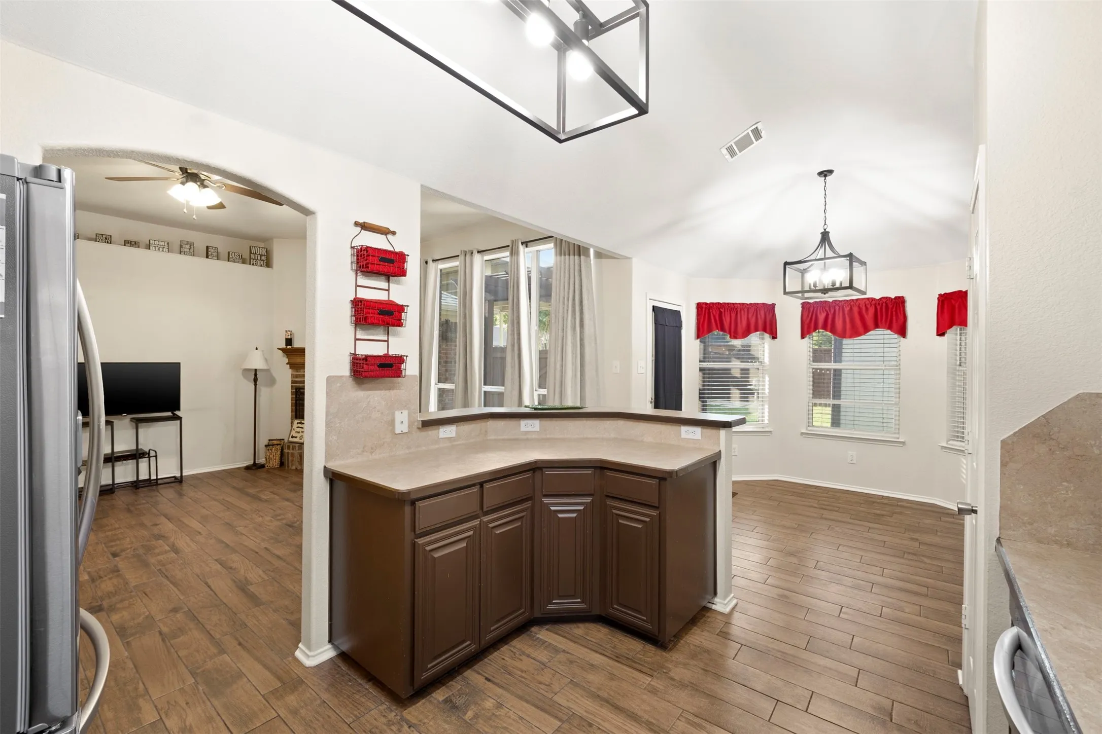 Excellent storage throughout, including ample kitchen cabinet space