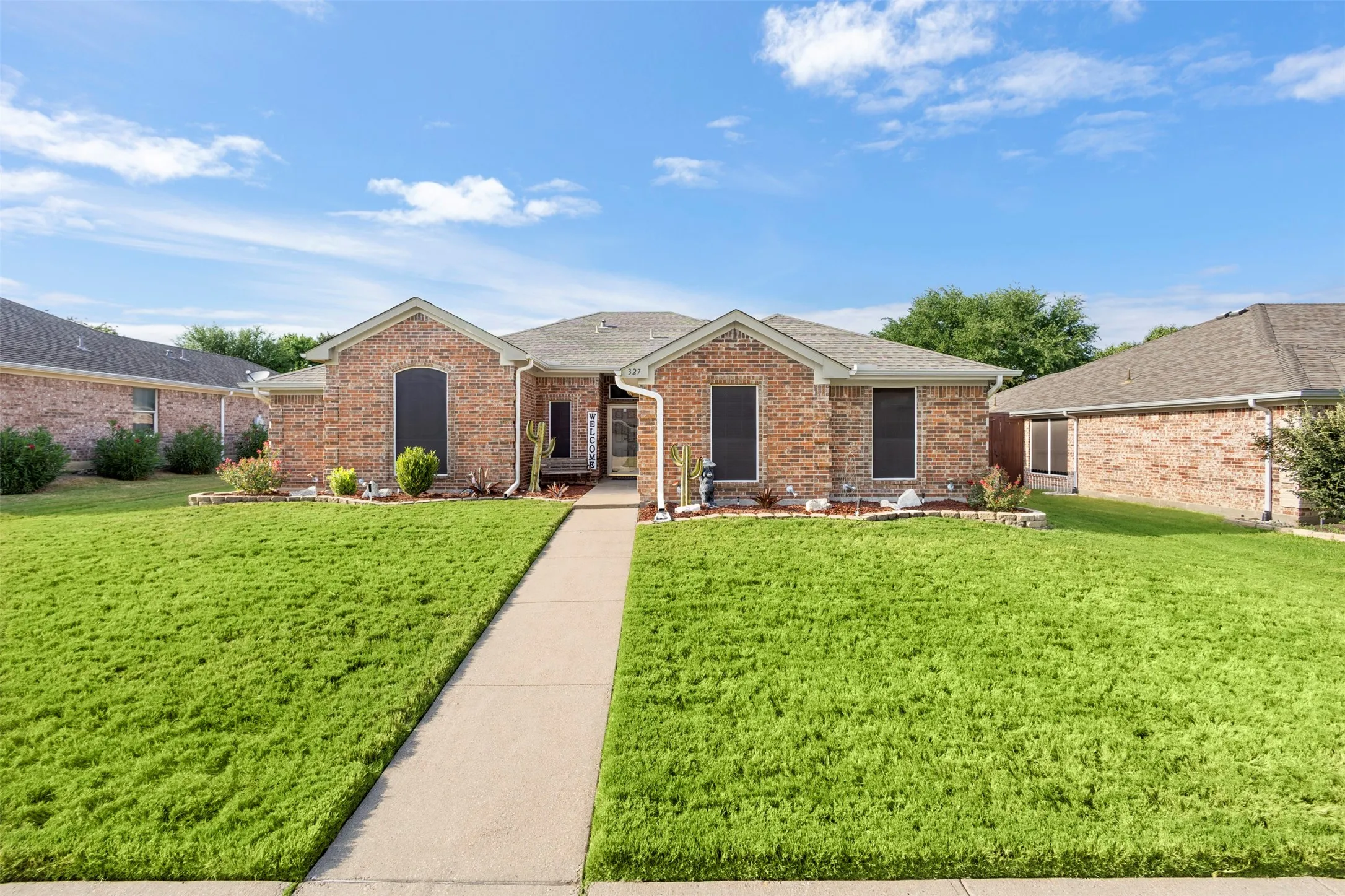 Excellent curb appeal!